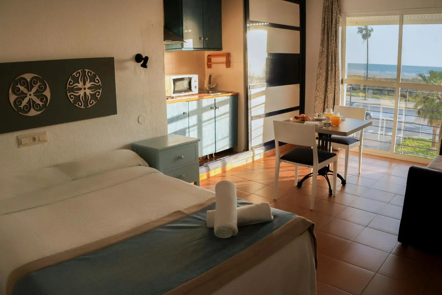 Bed in Hotel Playa Conil - Beachfront Studios & Suites