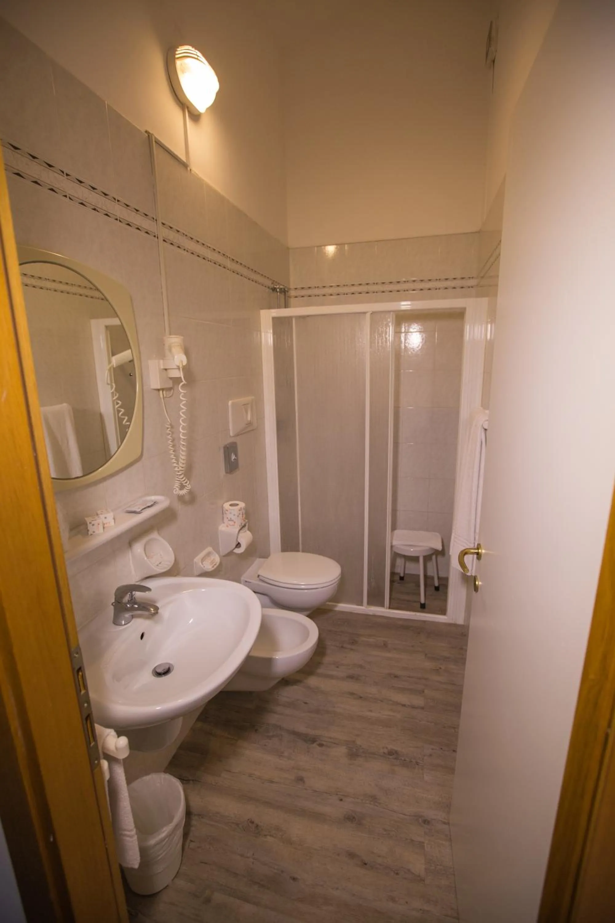 Shower in Hotel Rossi