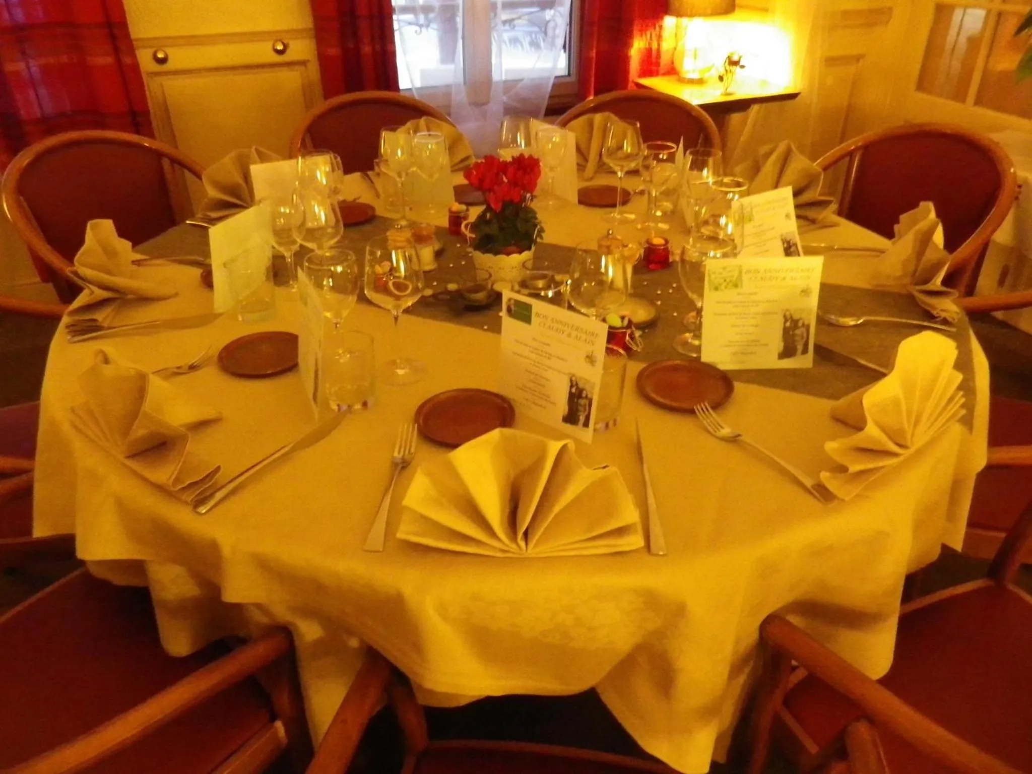 Restaurant/places to eat in Hostellerie De La Poste