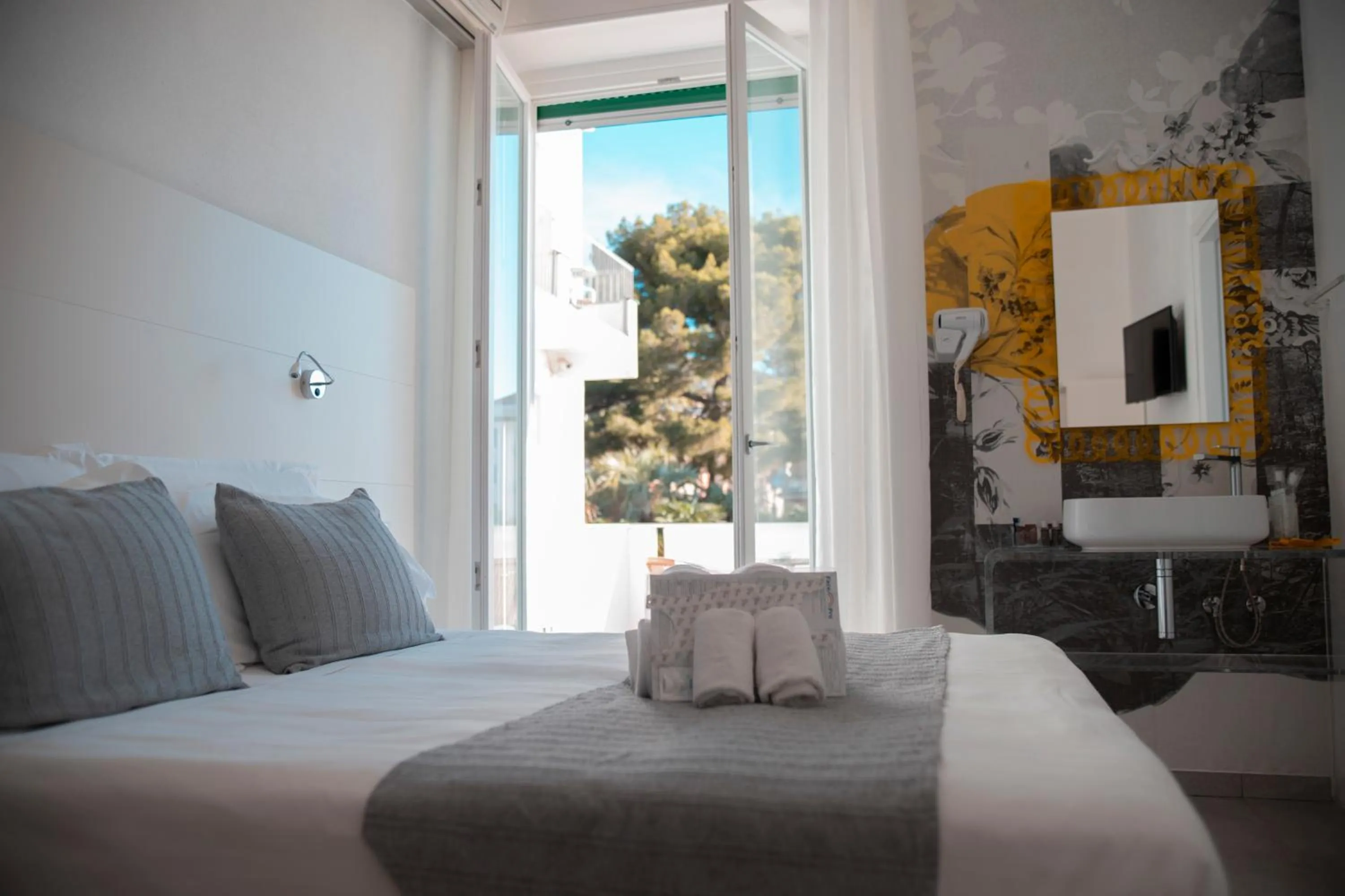 Photo of the whole room in Hotel Ligure