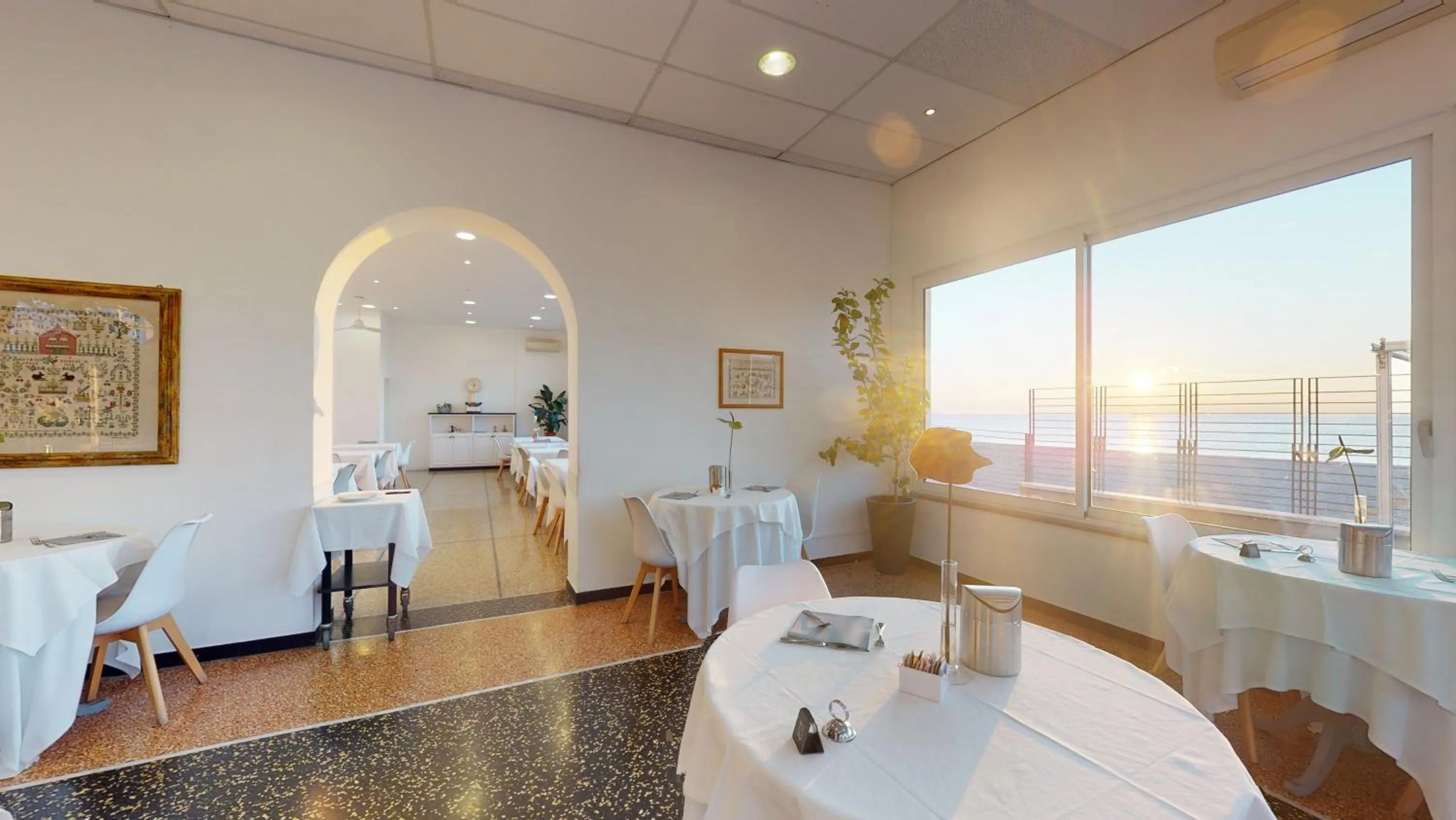 Restaurant/places to eat in Hotel Ligure