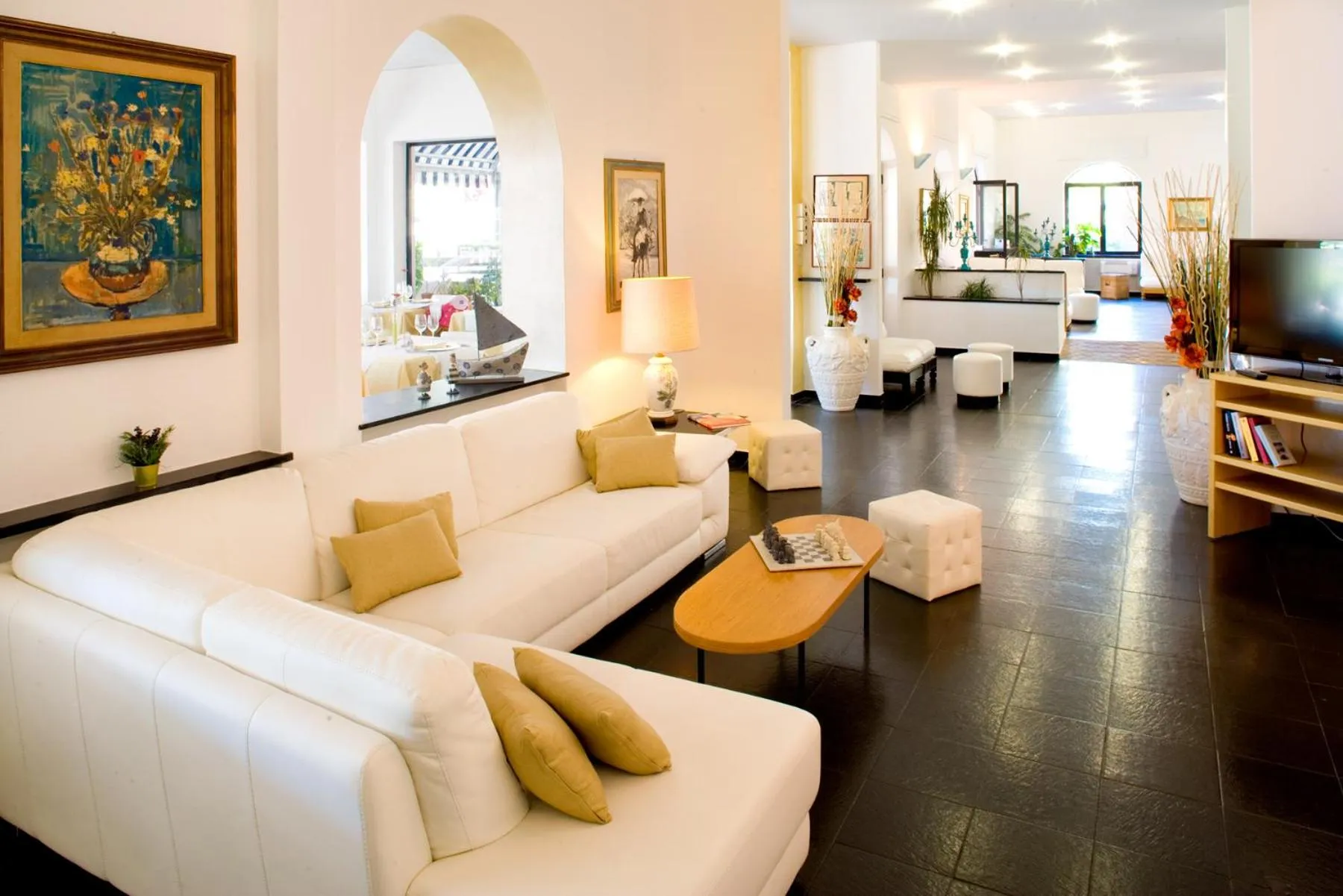 Communal lounge/ TV room in Hotel Ligure