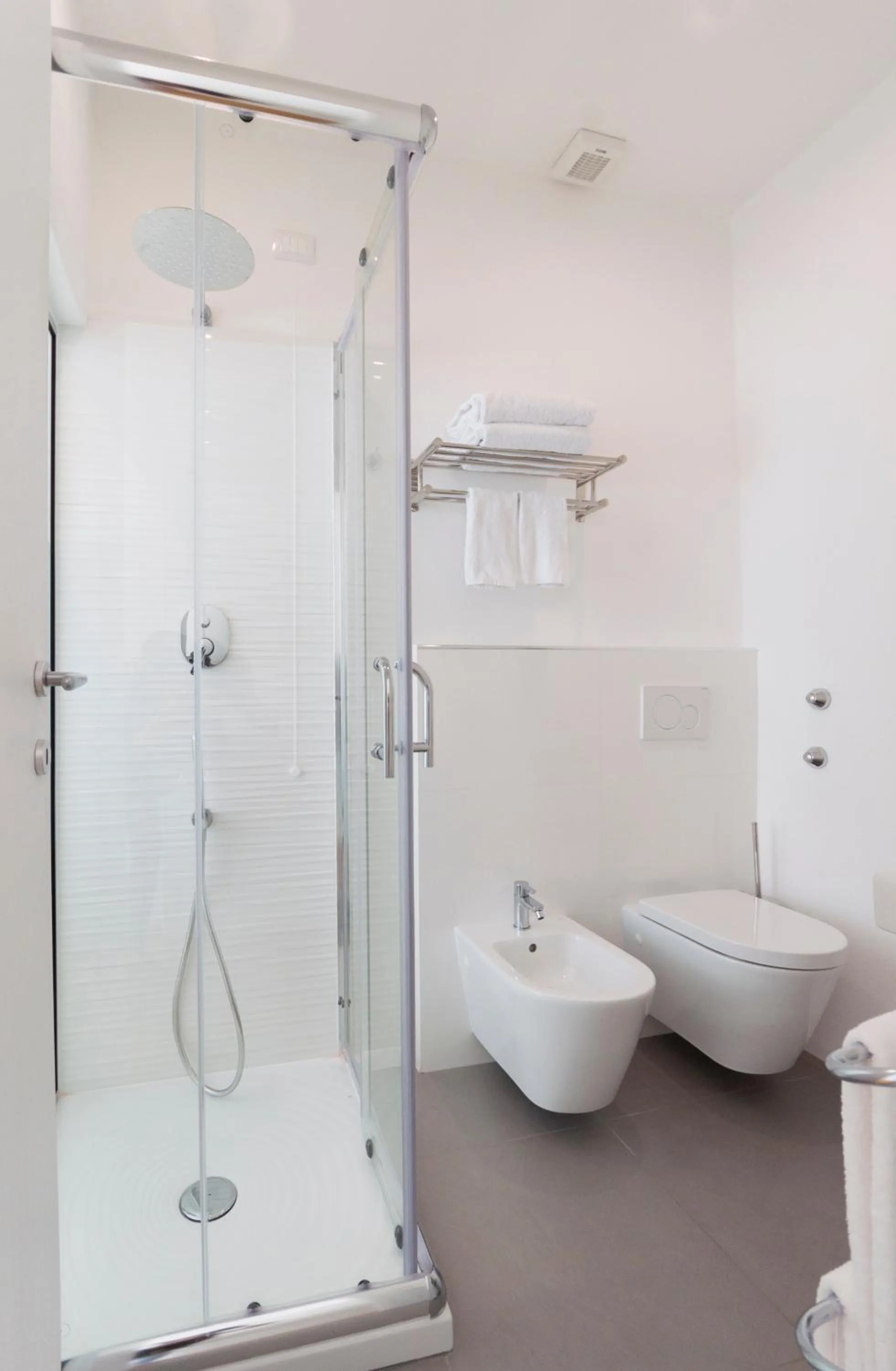 Bathroom in Hotel Ligure