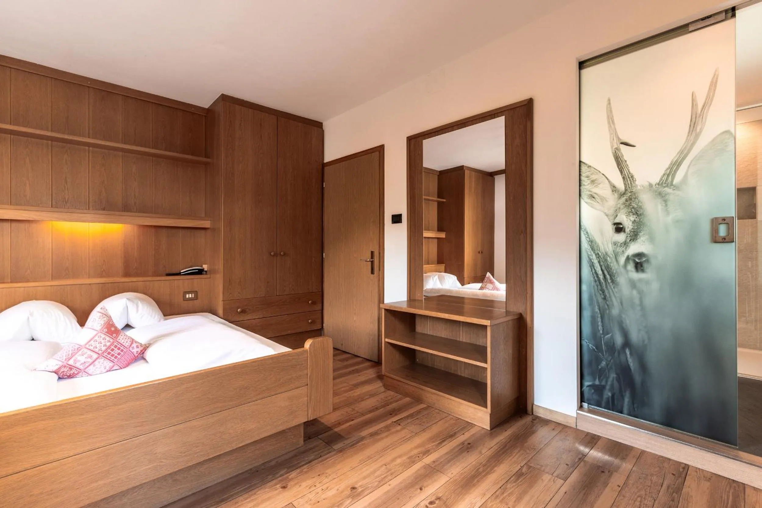 Photo of the whole room, Bed in Hotel Zum Löwen - Al Leone