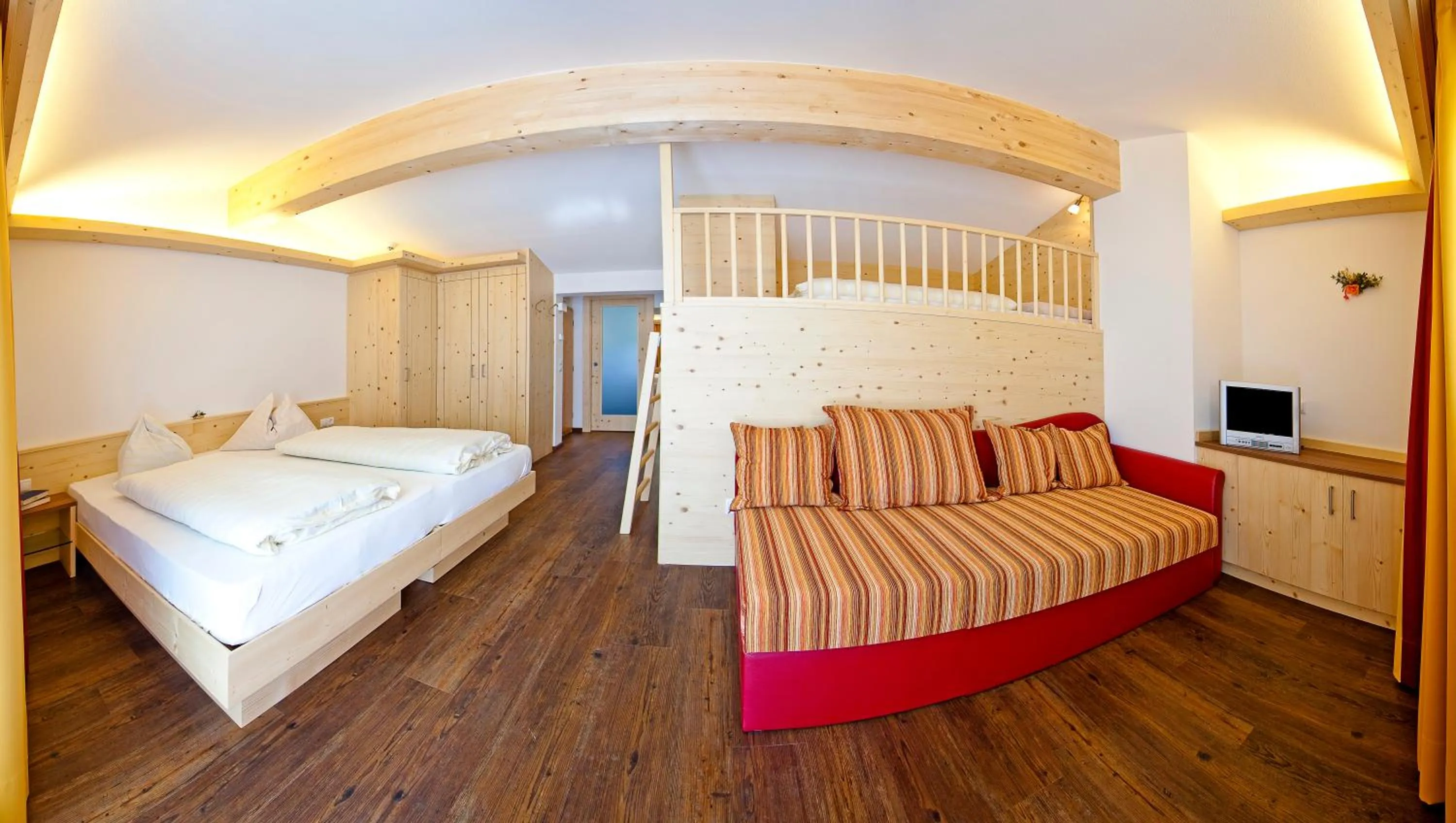 Photo of the whole room, Bed in Hotel Zum Löwen - Al Leone