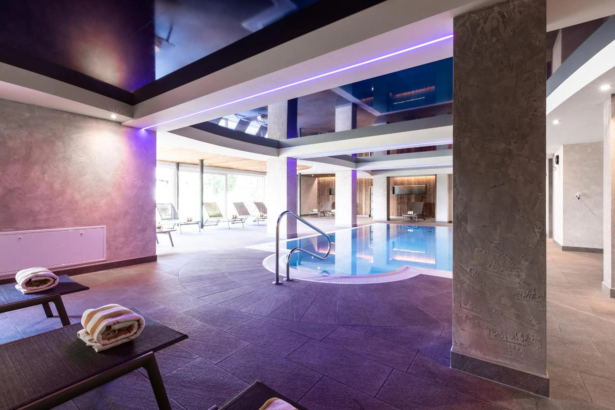 Swimming pool in Hotel Zum Löwen - Al Leone