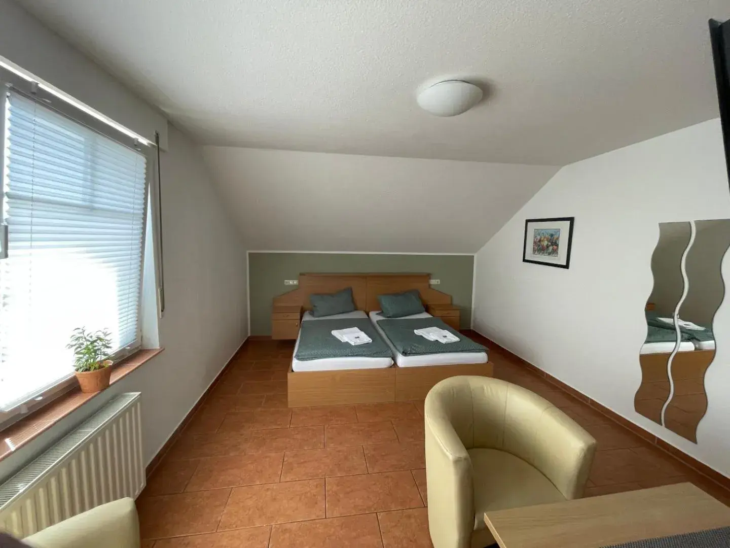 Double Room with Private Bathroom - single occupancy in Hotel Bueraner Hof Double Room with Private Bathroom - single occupancy in Hotel Bueraner Hof