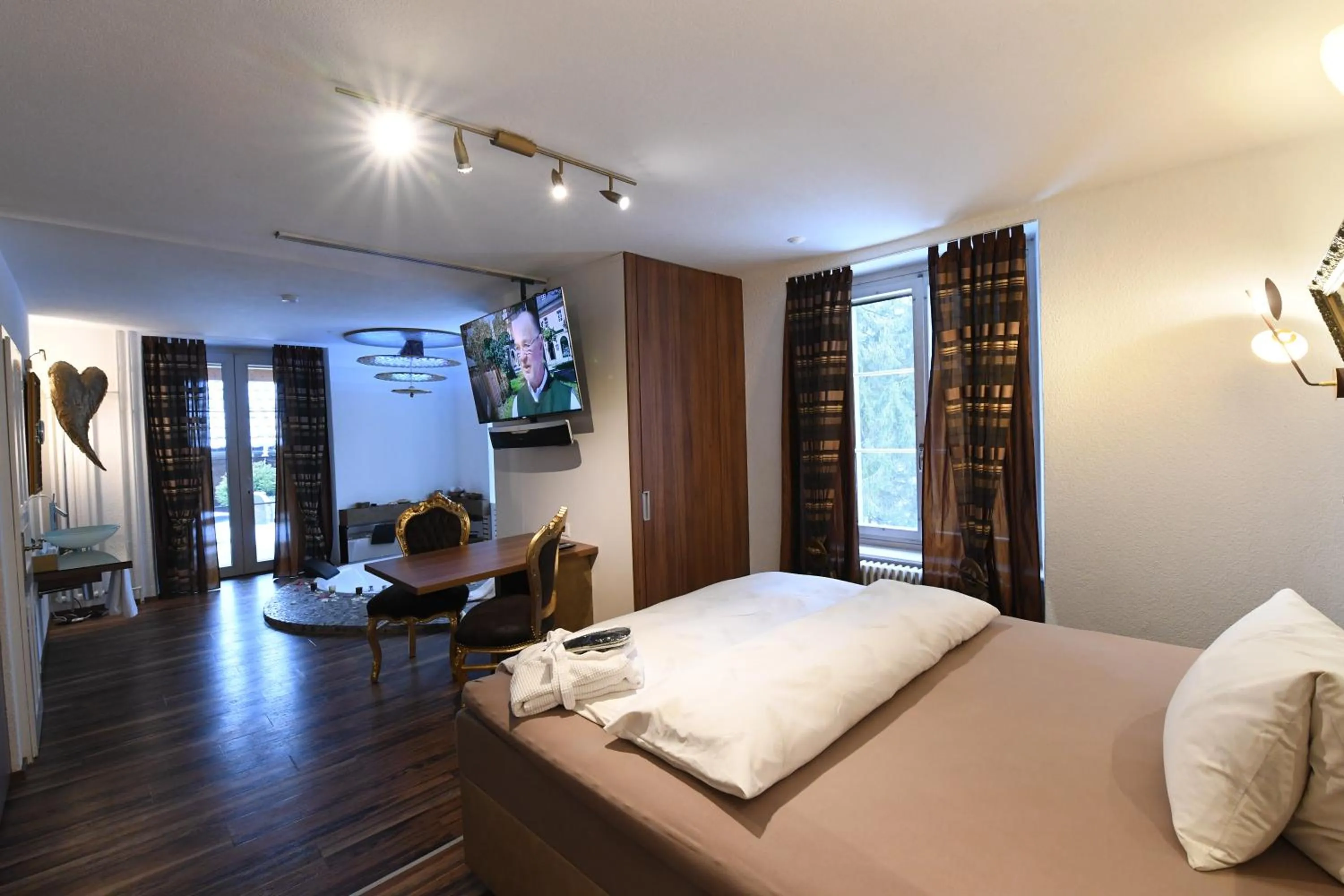 Bed in Hotel Krone Sihlbrugg