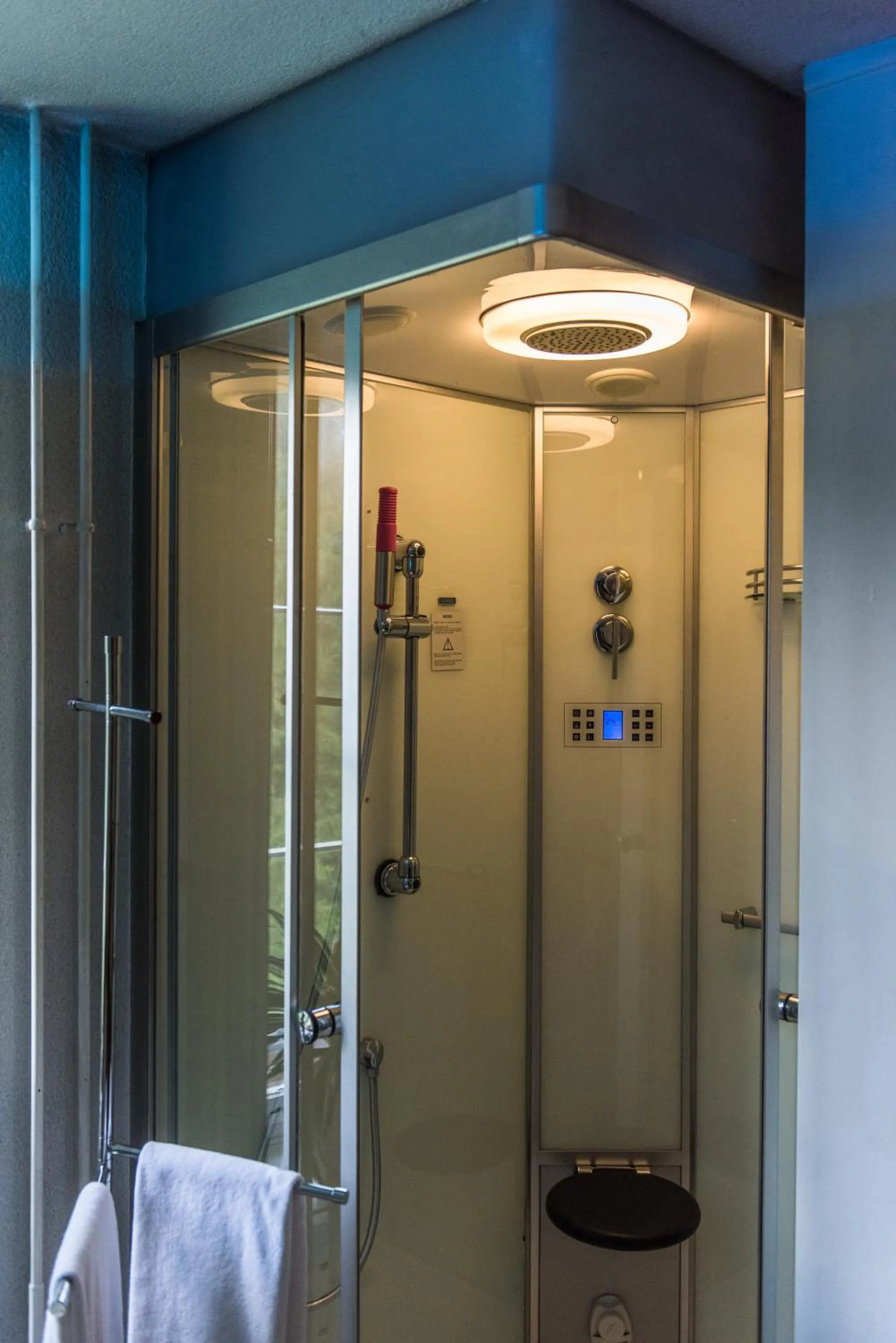 Bathroom in Hotel Krone Sihlbrugg