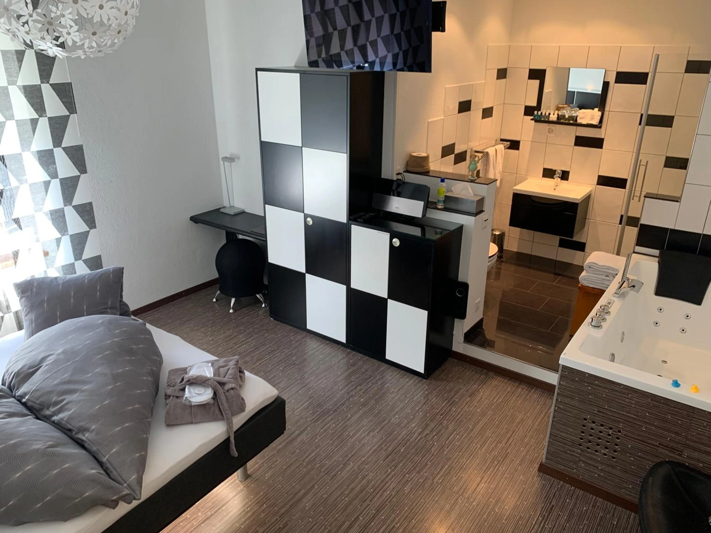 Bed in Hotel Krone Sihlbrugg