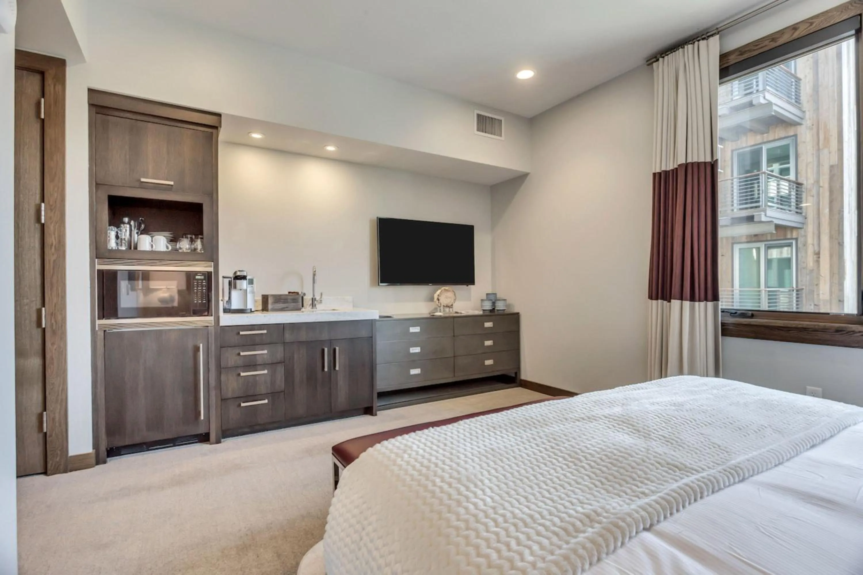Kitchen or kitchenette, Bed in Stein Eriksen Residences