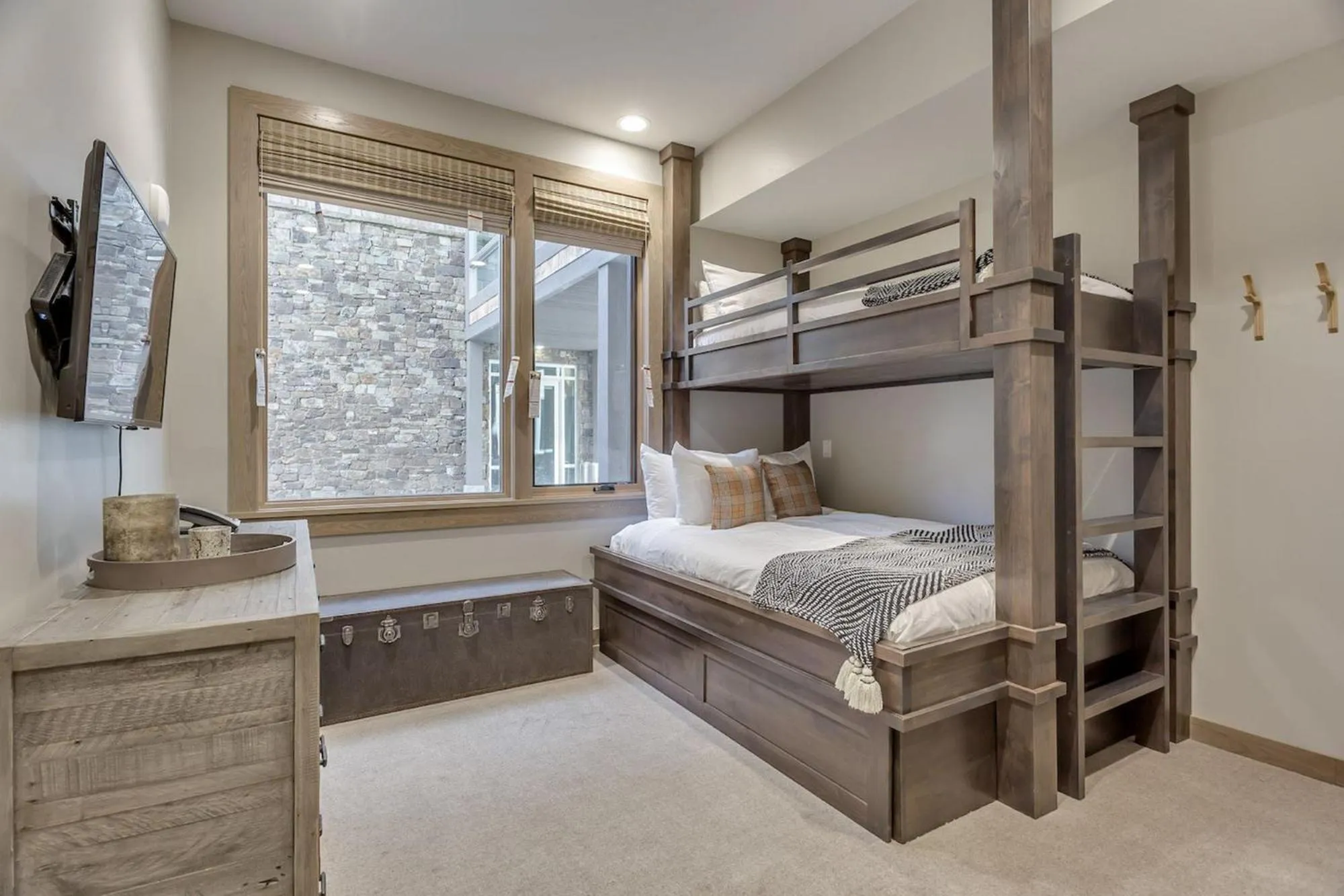 Bedroom, Bed in Stein Eriksen Residences