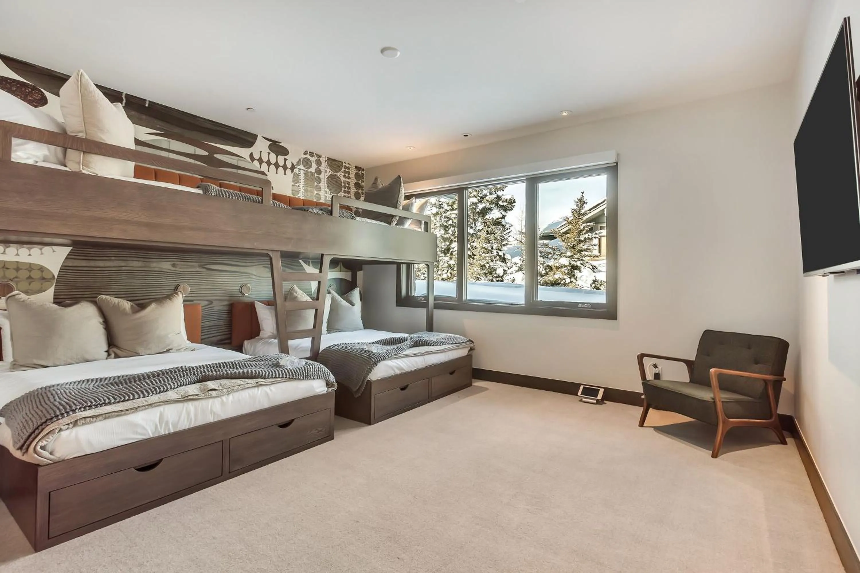 Bedroom, Bed in Stein Eriksen Residences