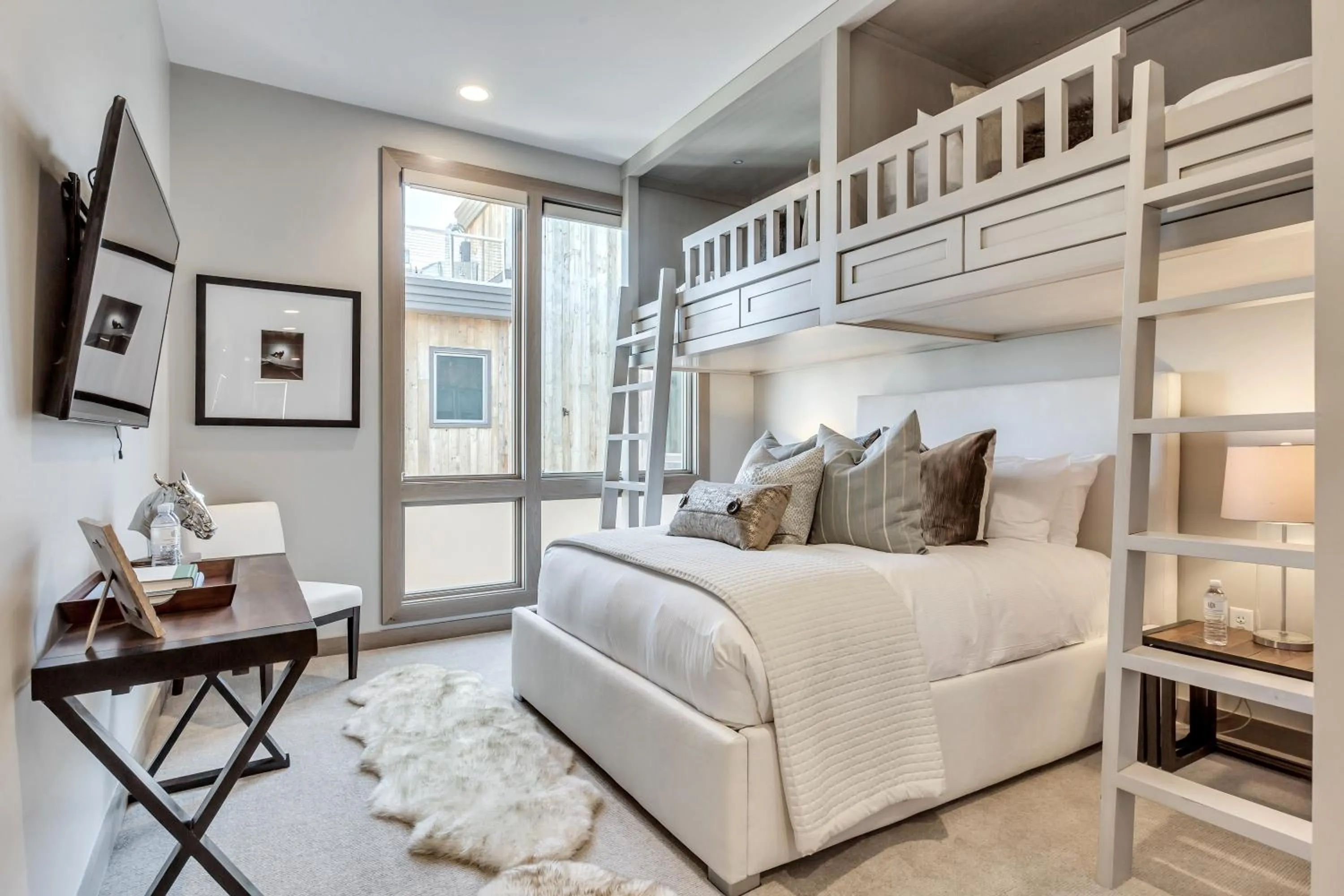 Bedroom, Bed in Stein Eriksen Residences