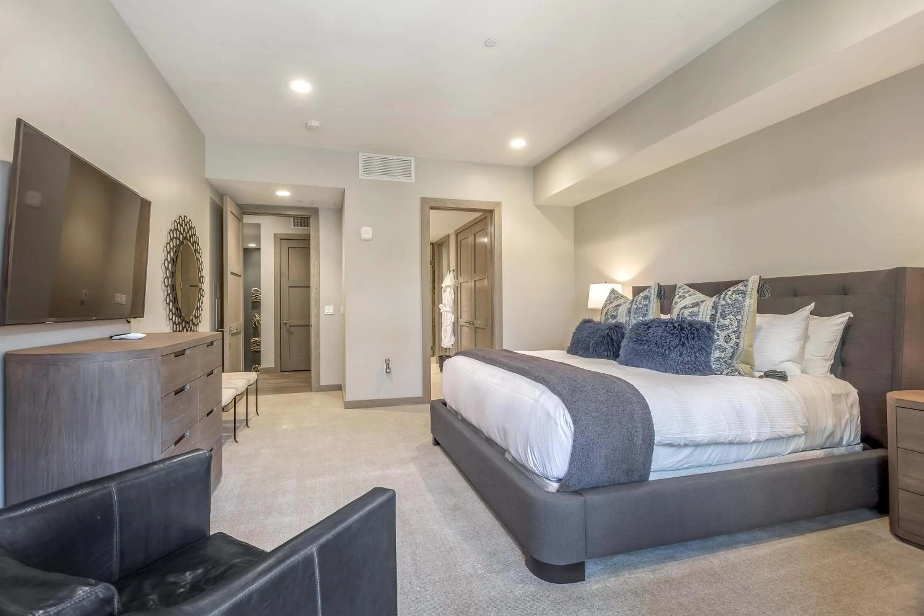 Bedroom, Bed in Stein Eriksen Residences