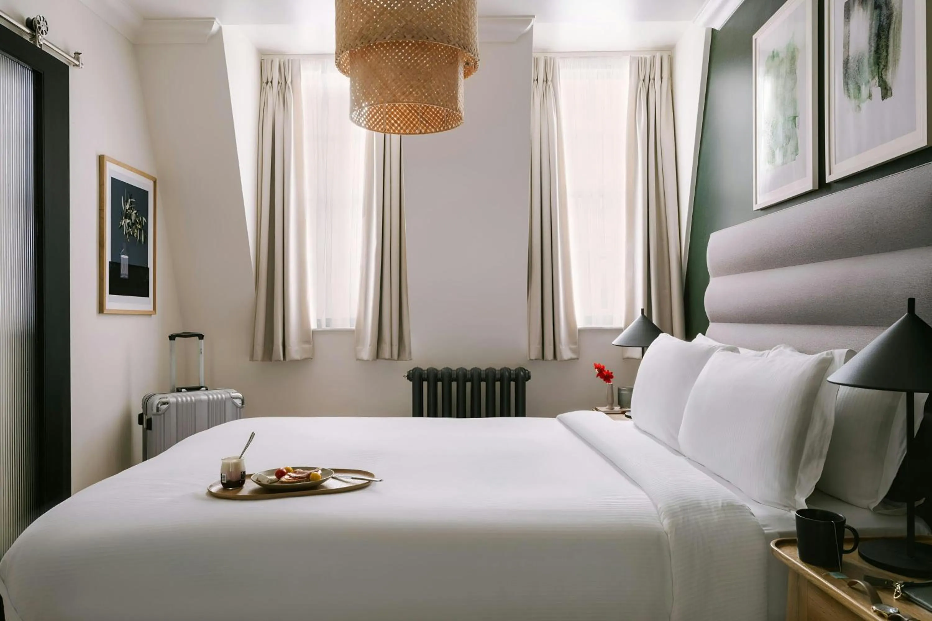 Bedroom, Bed in Chelsea Green Hotel, Sonder by Marriott Bonvoy