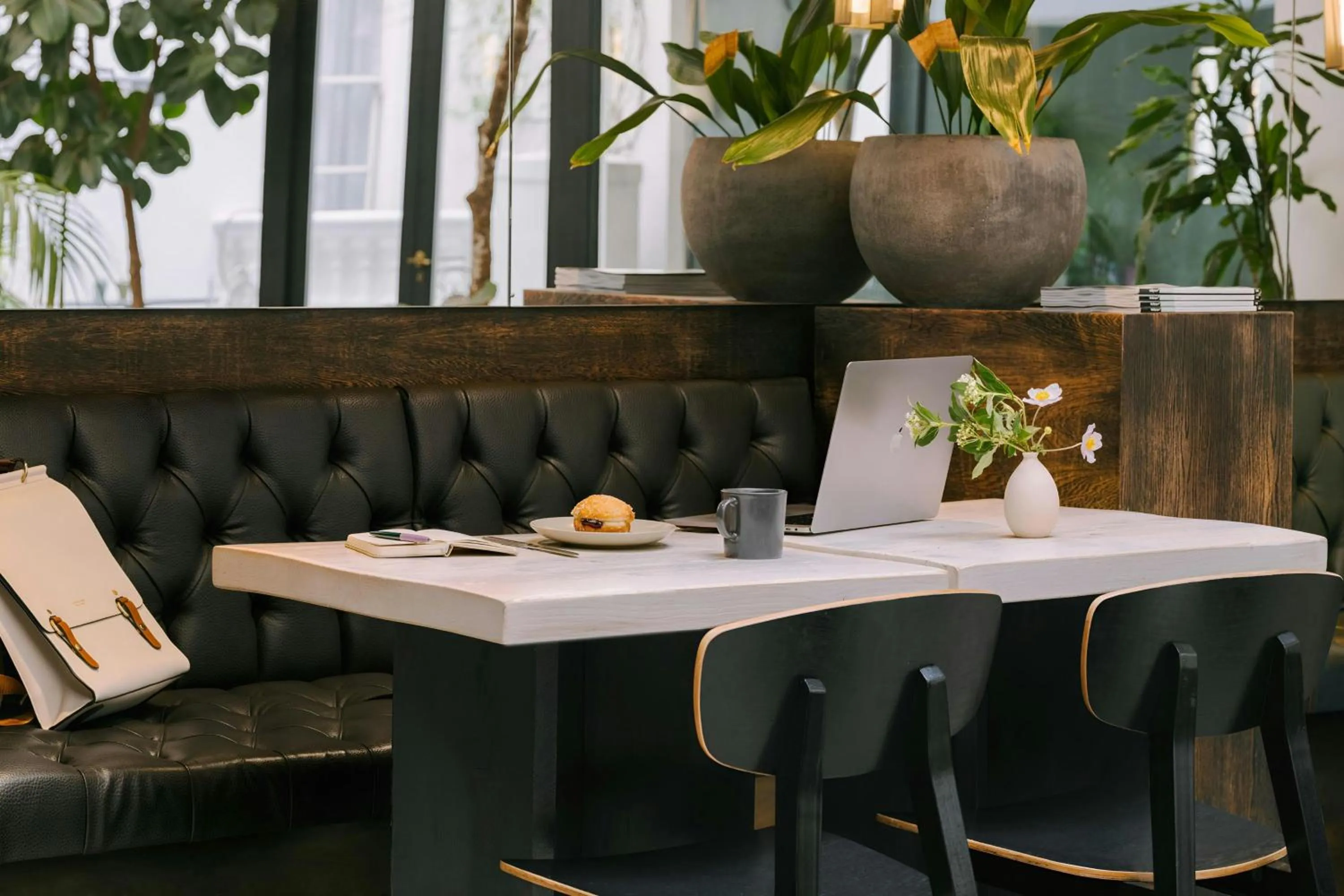 Lounge or bar in Chelsea Green Hotel, Sonder by Marriott Bonvoy