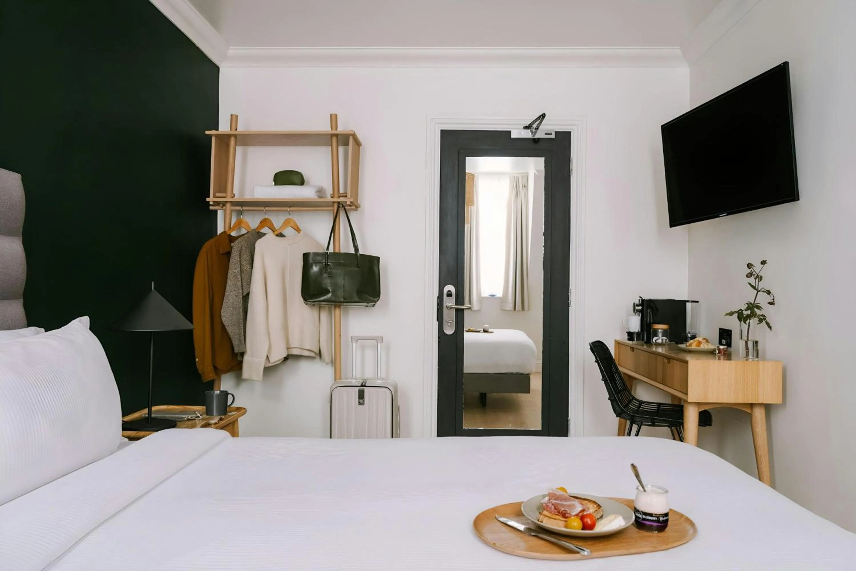 Bedroom, Bed in Chelsea Green Hotel, Sonder by Marriott Bonvoy