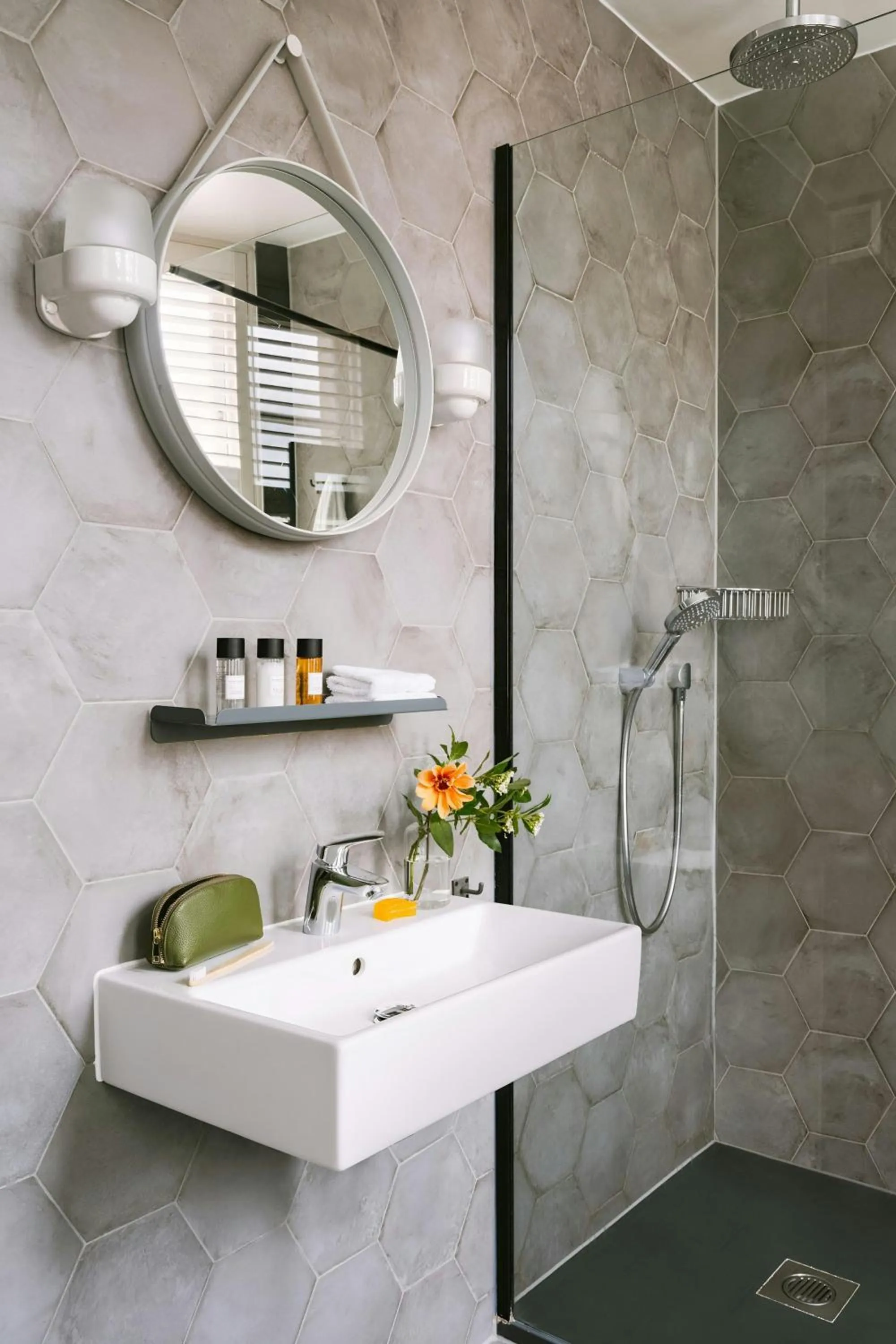 Bathroom in Chelsea Green Hotel, Sonder by Marriott Bonvoy