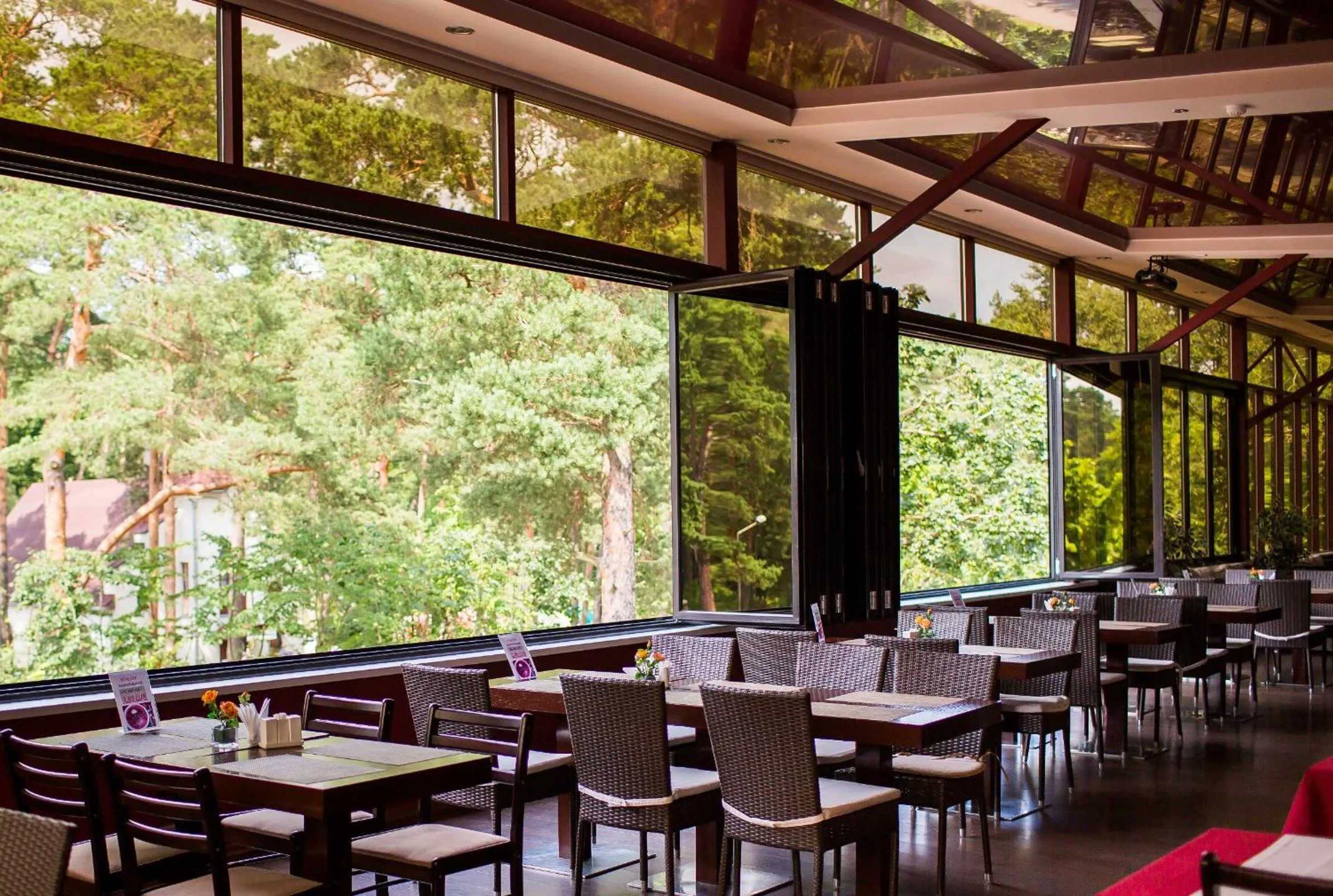 Restaurant/places to eat in Hotel Yes