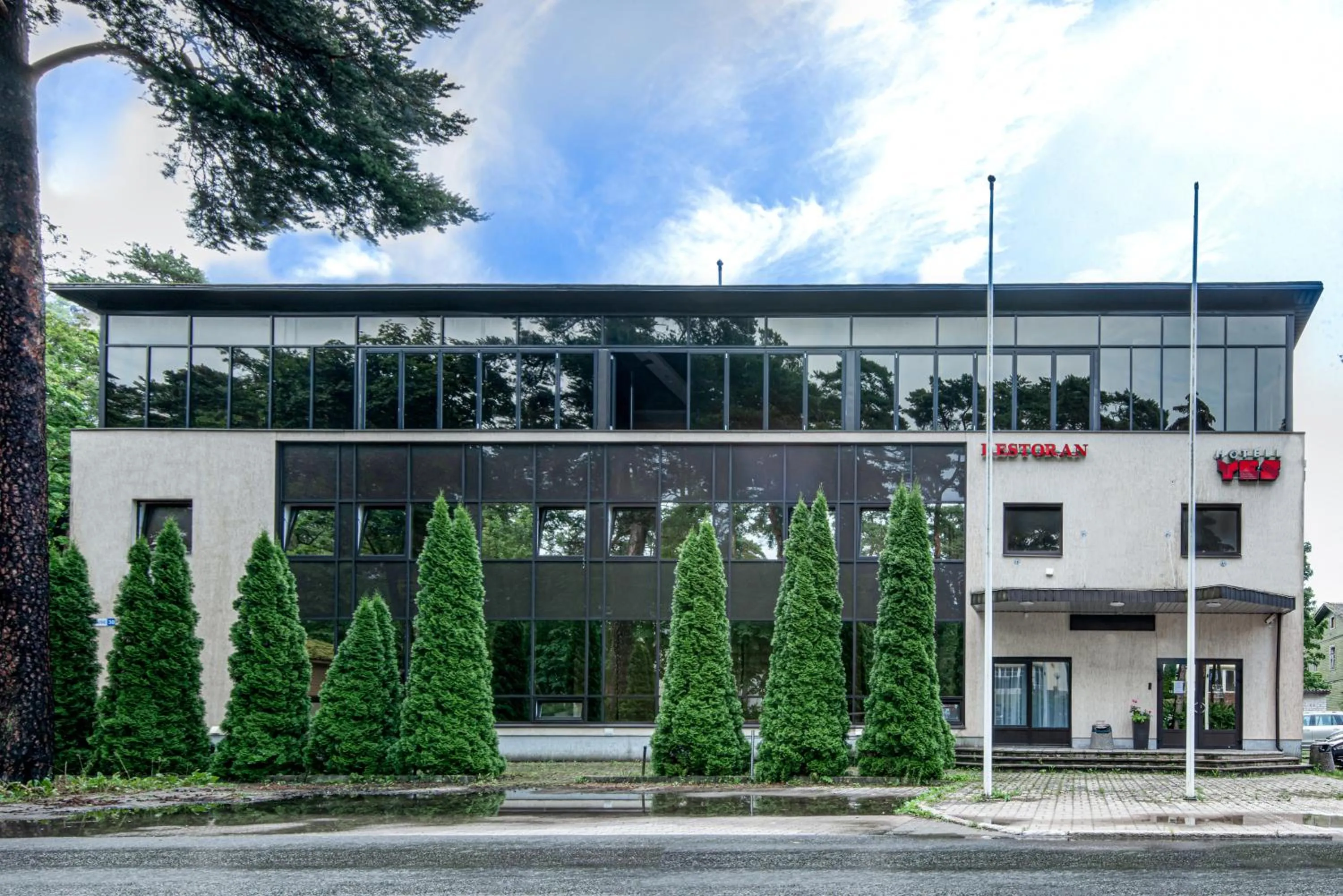 Property building in Hotel Yes