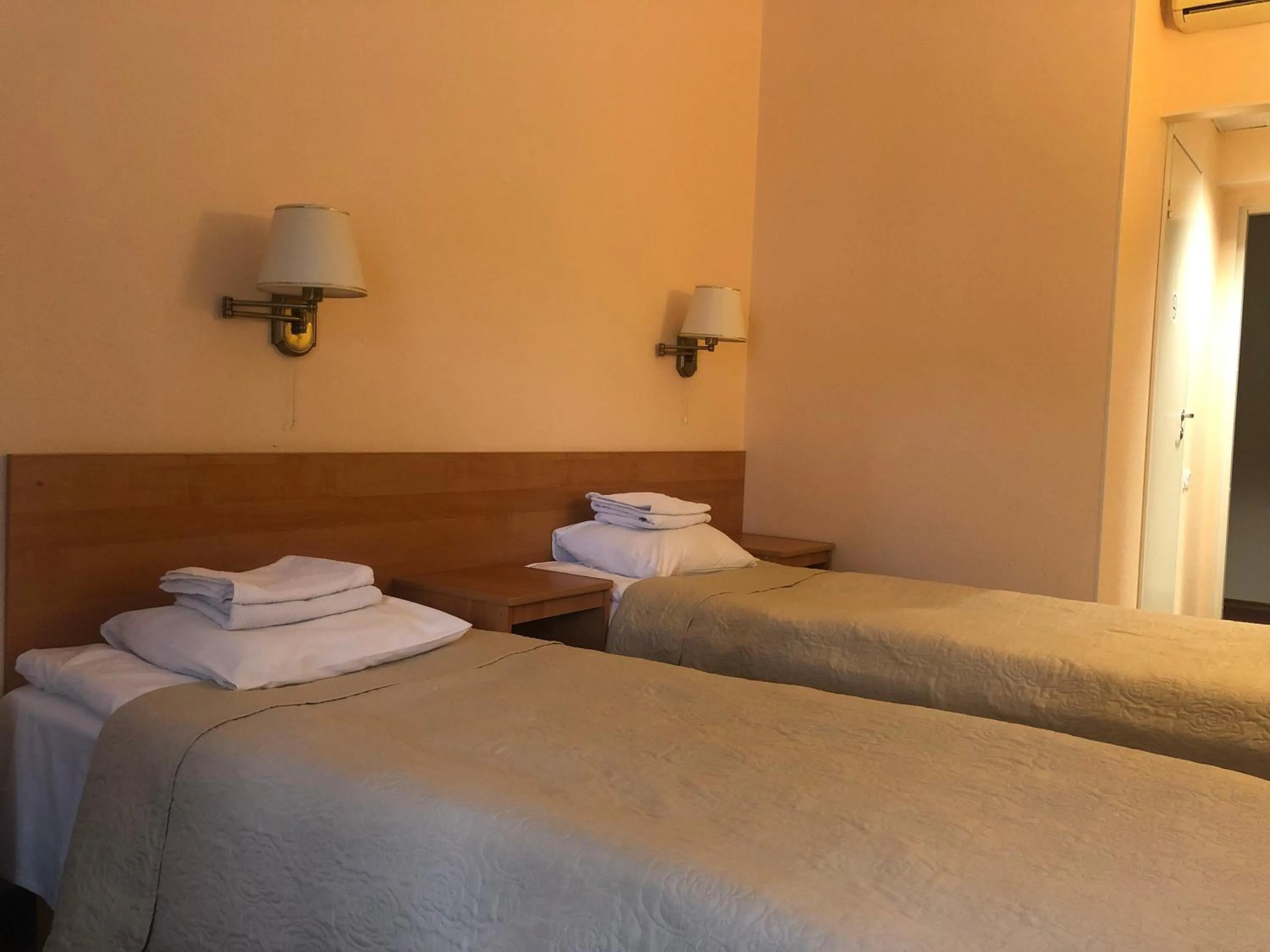 Twin Room in Hotel Yes