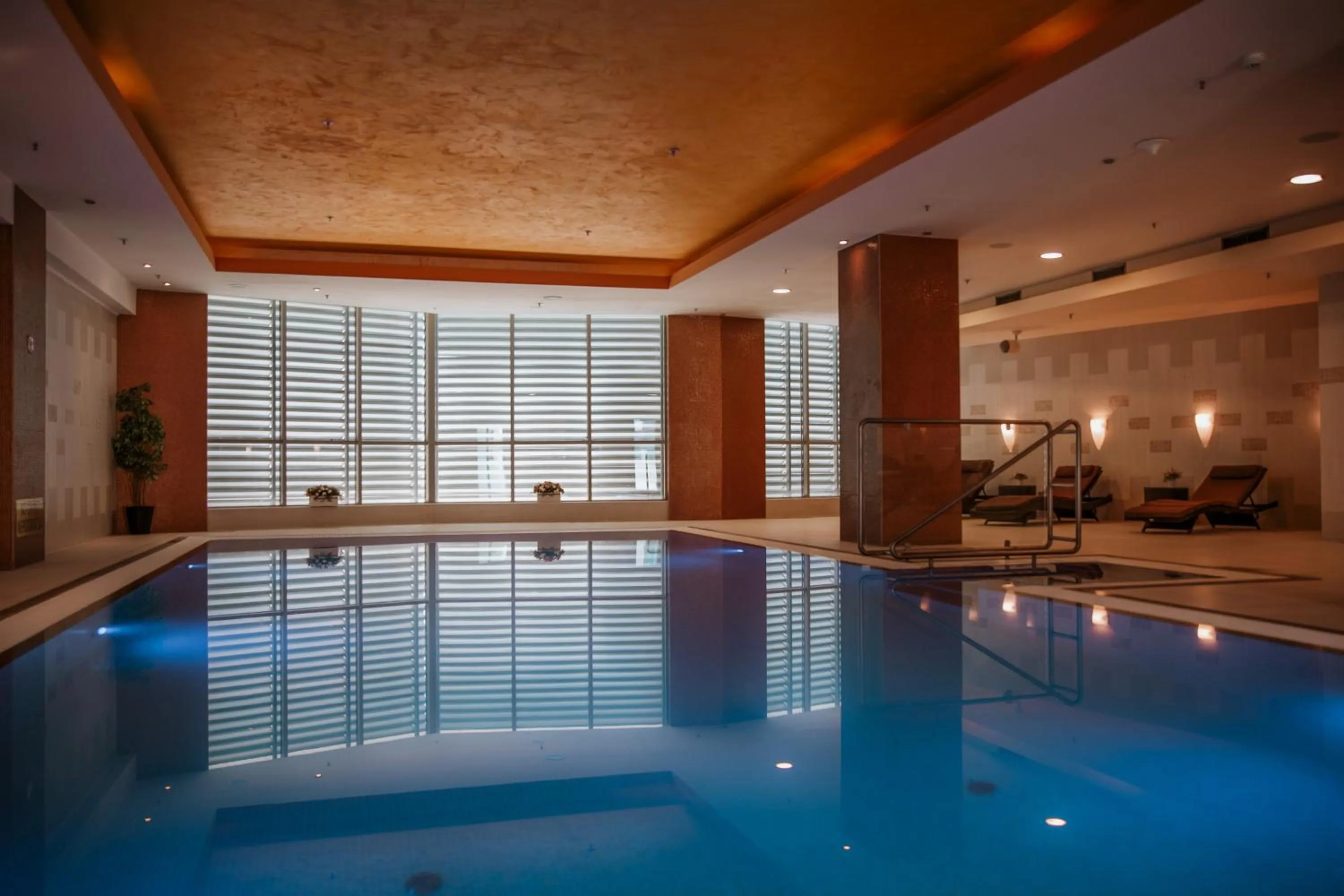 Swimming pool in DoubleTree by Hilton Bratislava