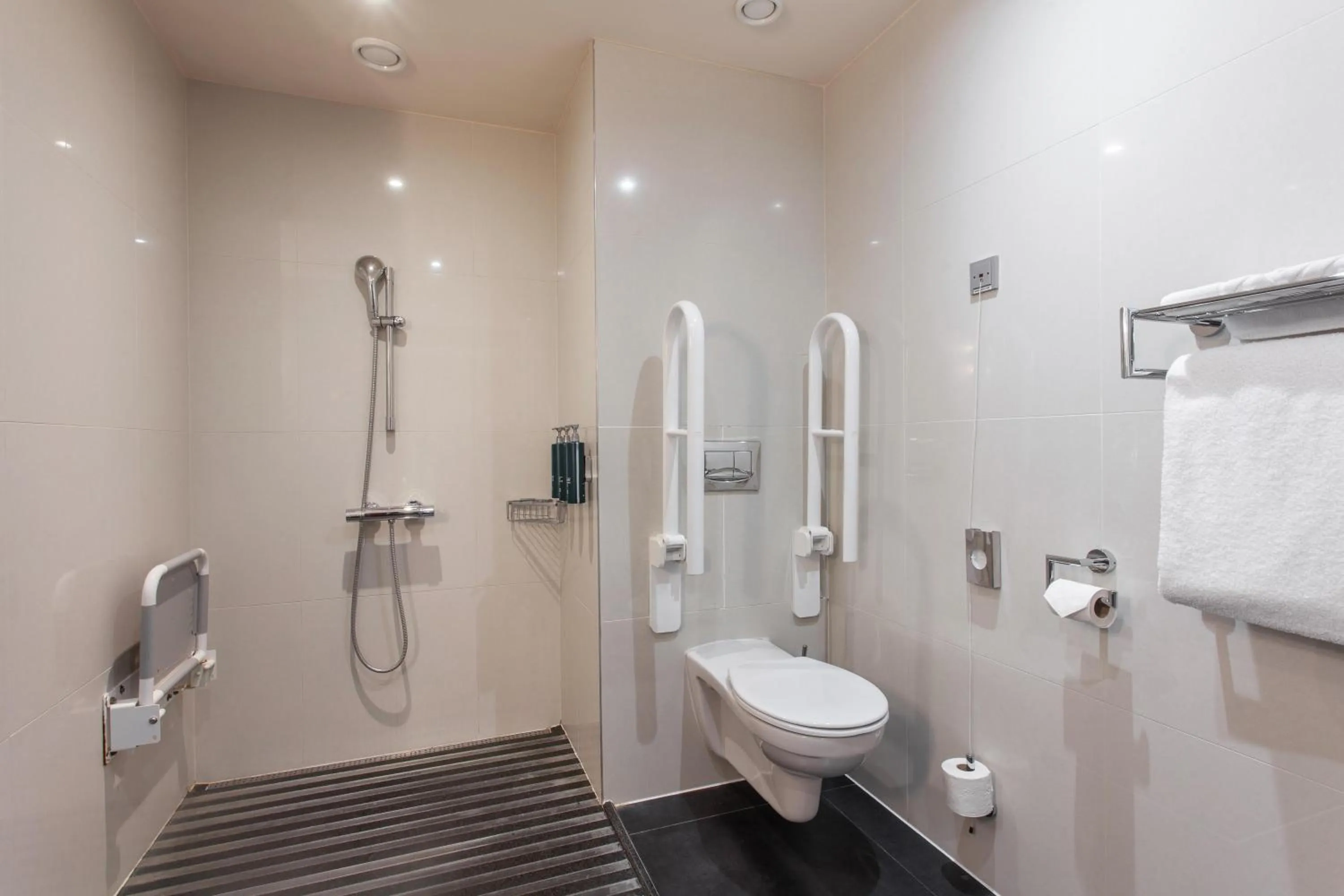 Bathroom in DoubleTree by Hilton Bratislava