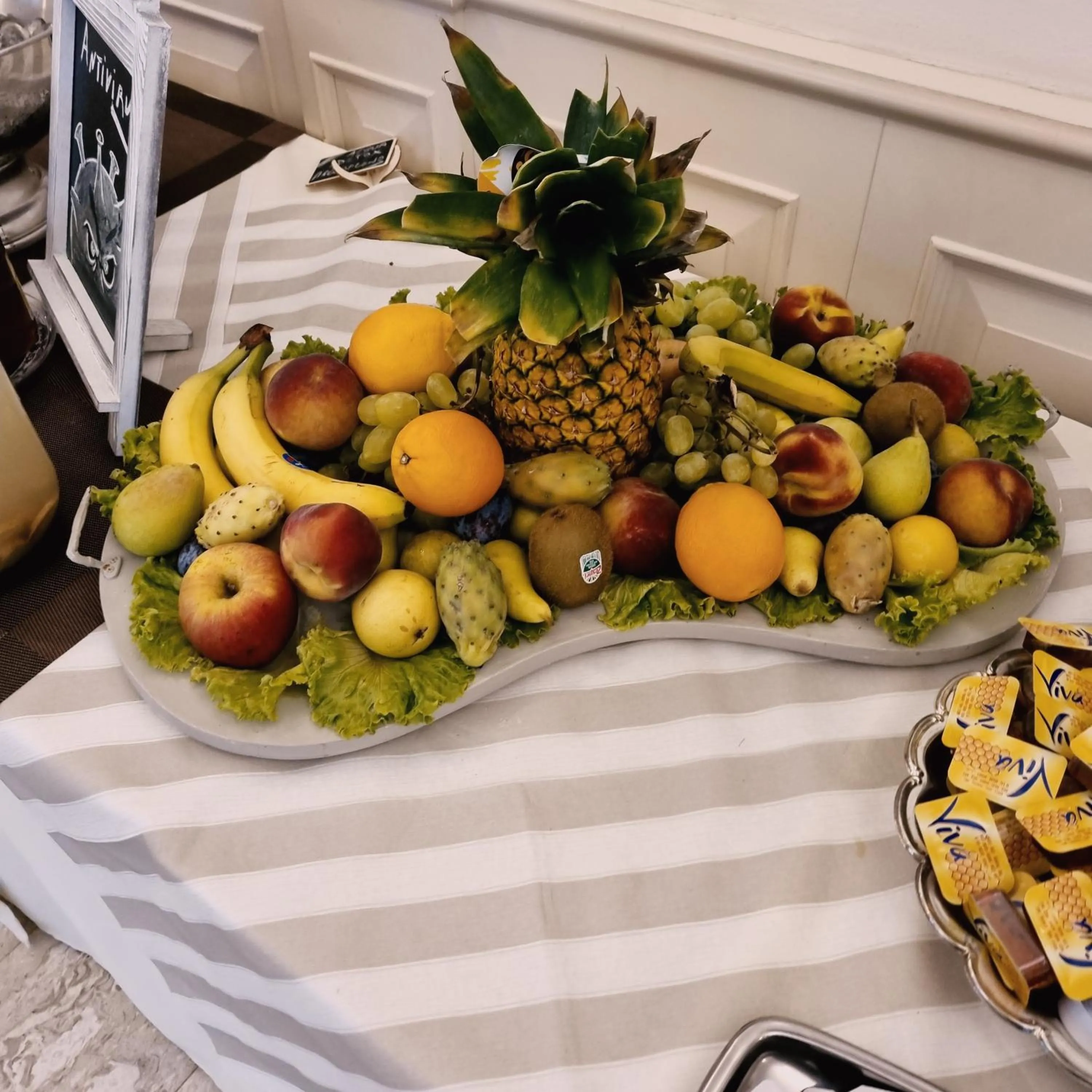 Breakfast in Hotel Tahiti