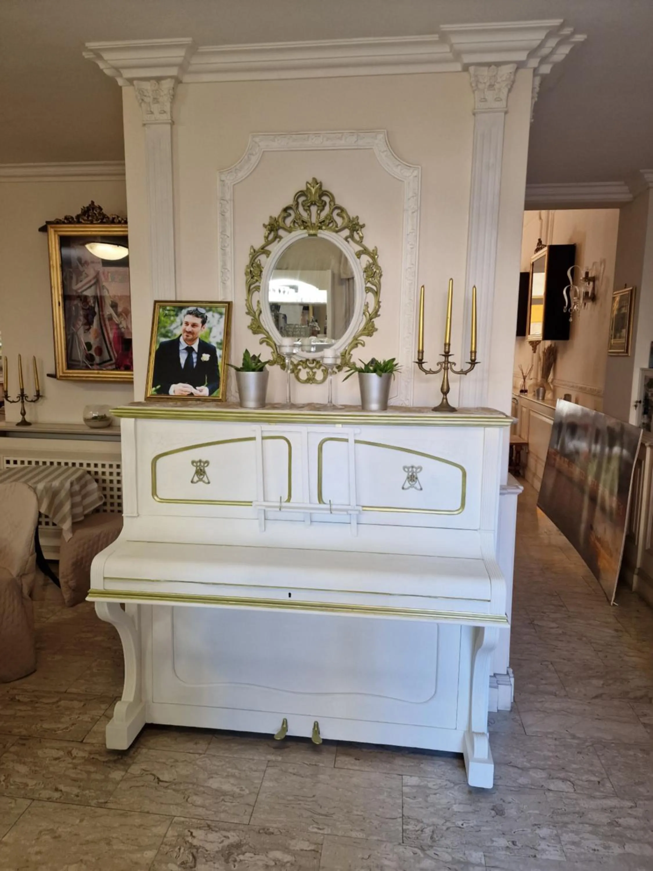 Property logo or sign in Hotel Tahiti