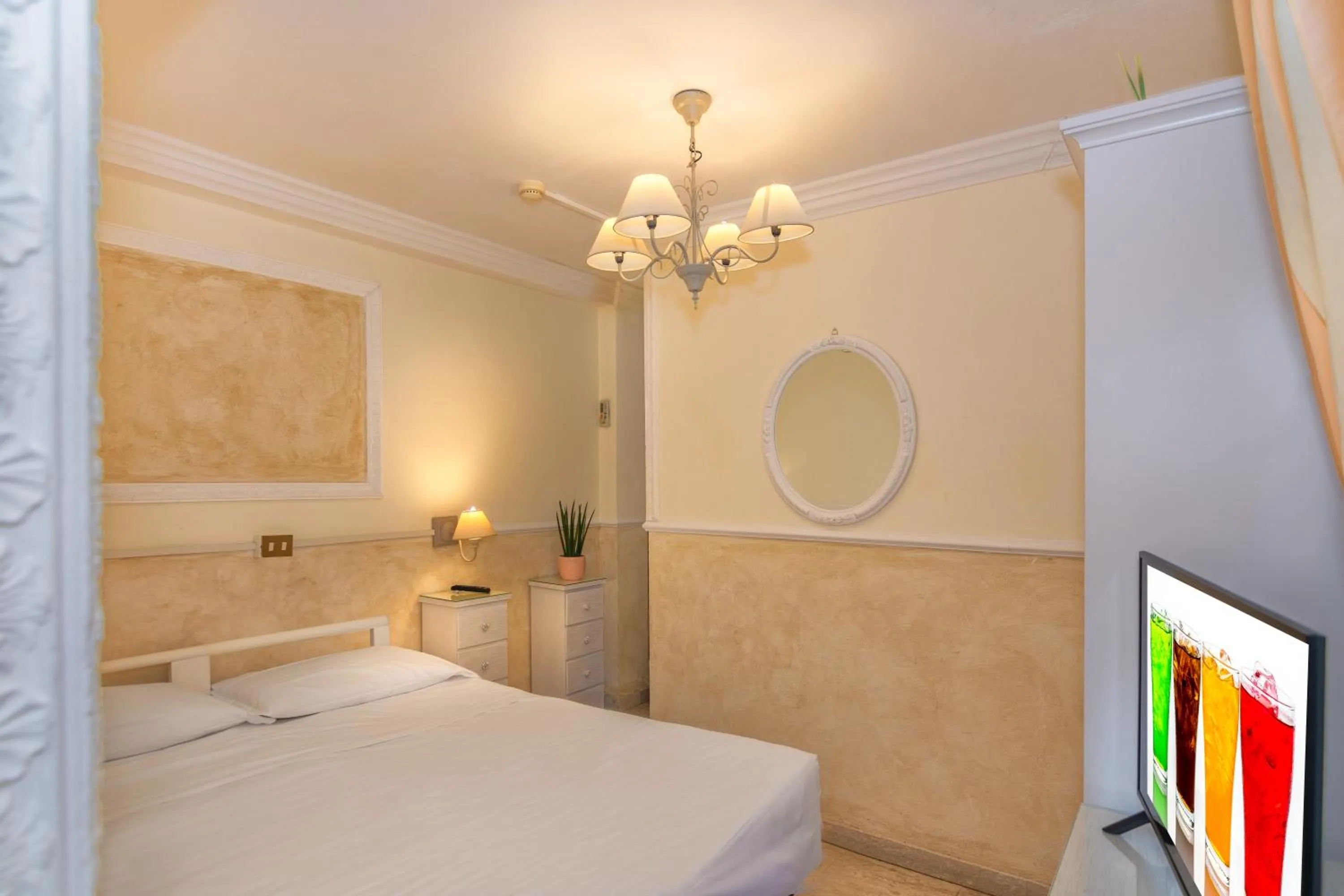 Bedroom, Bed in Hotel Tahiti