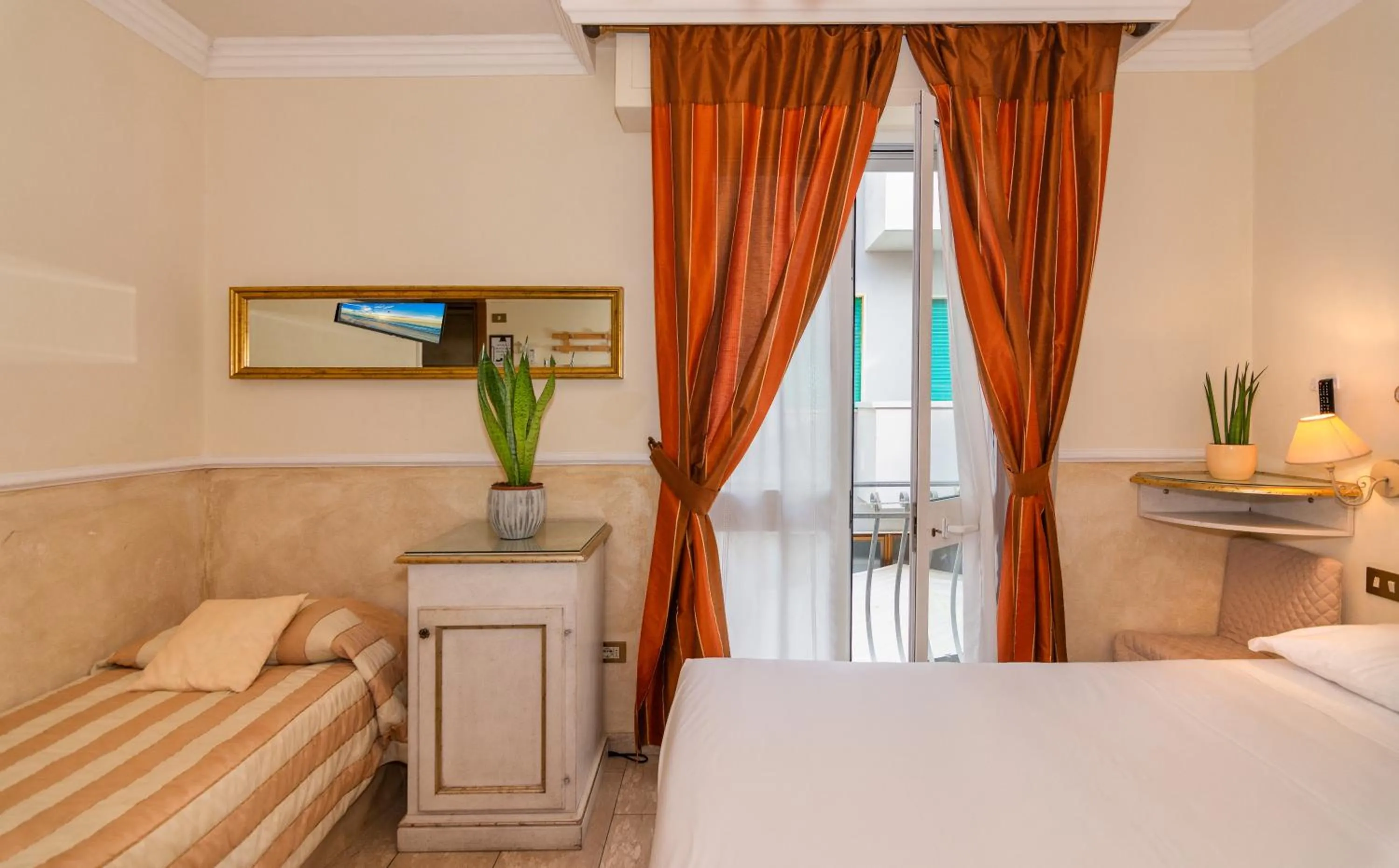 Bedroom, Bed in Hotel Tahiti