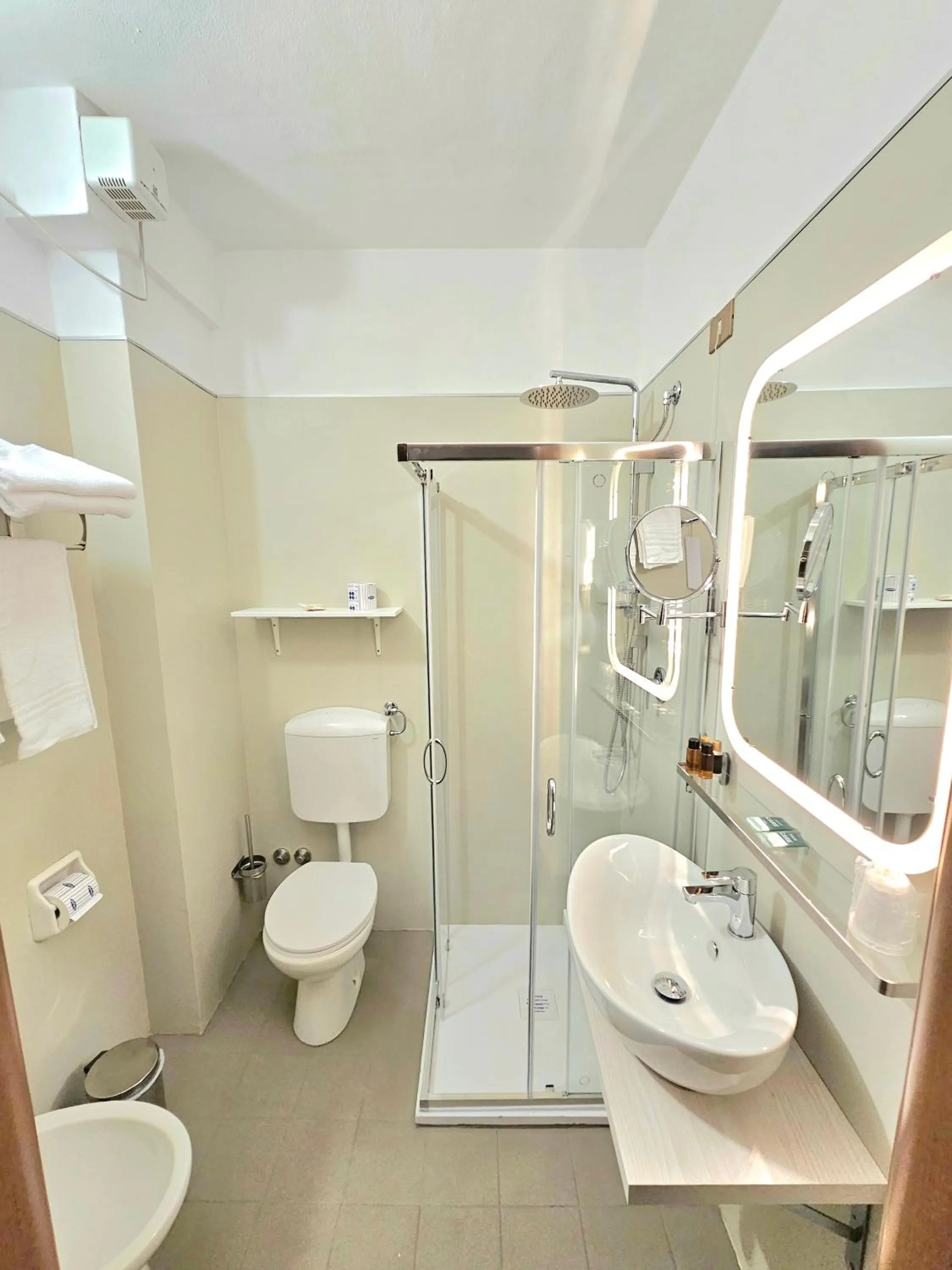 Bathroom in Hotel Tahiti