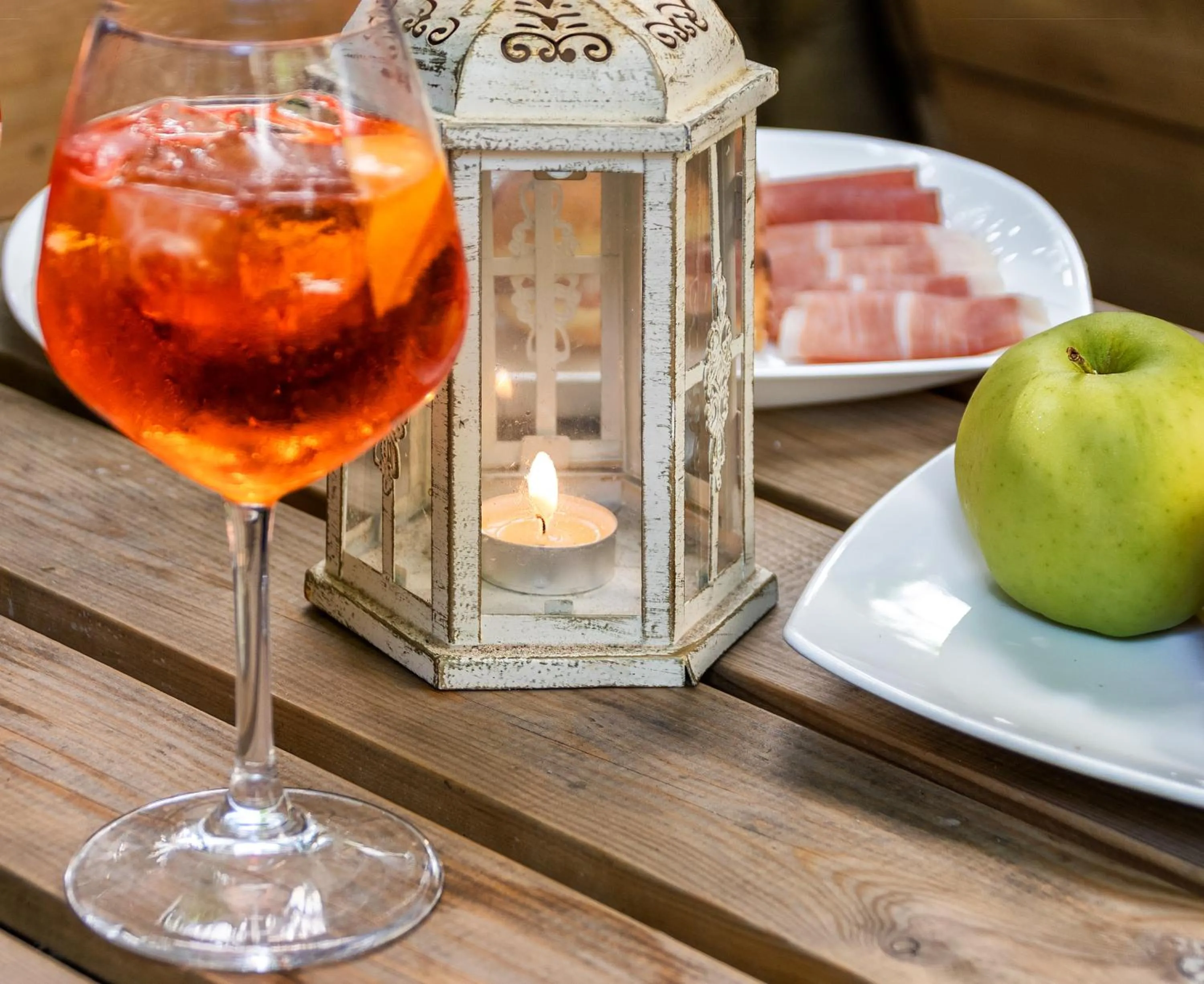 Food and drinks in Hotel Tahiti