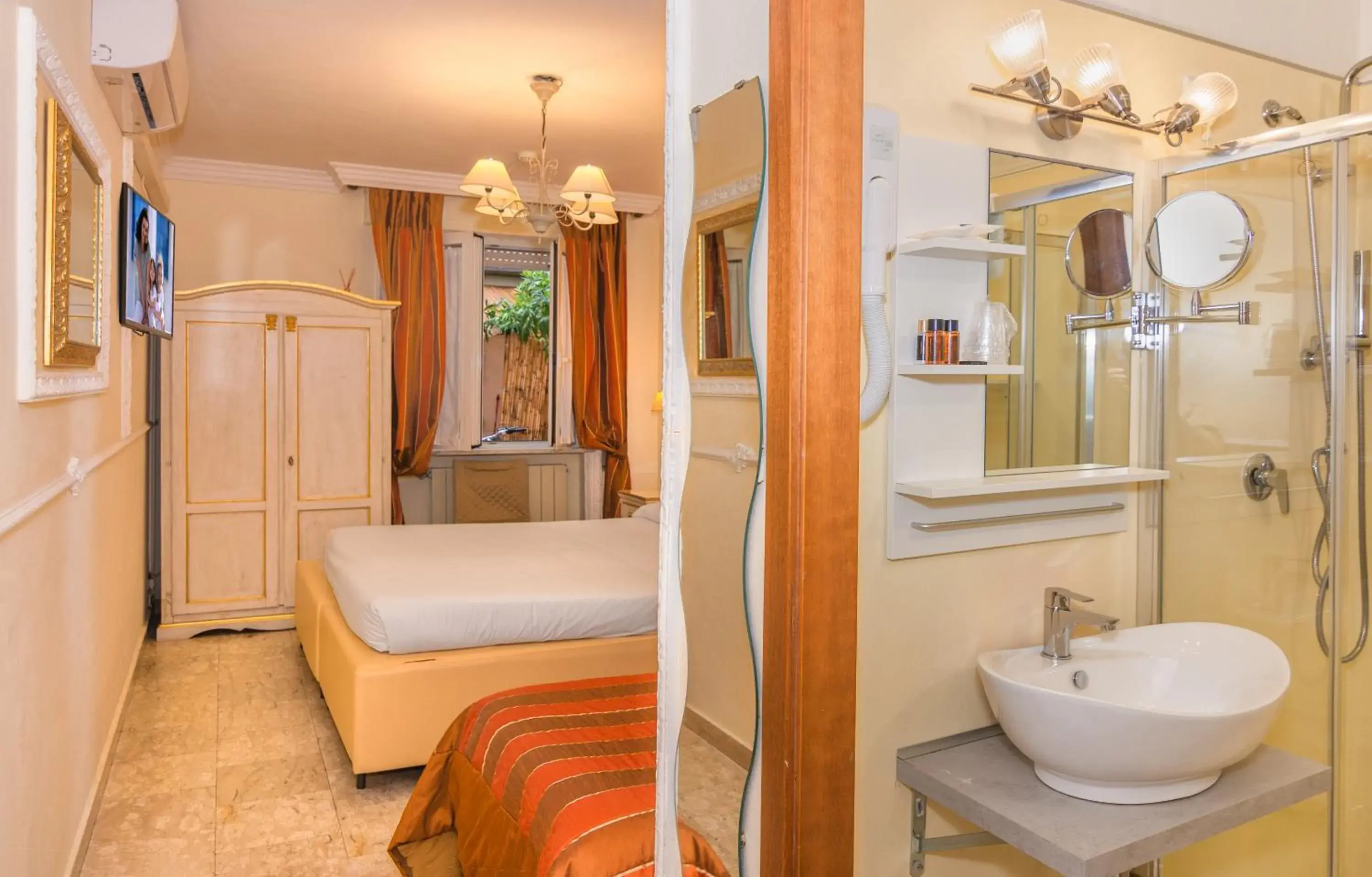 Double Room - Annex - Ground Floor in Hotel Tahiti Double Room - Annex - Ground Floor in Hotel Tahiti