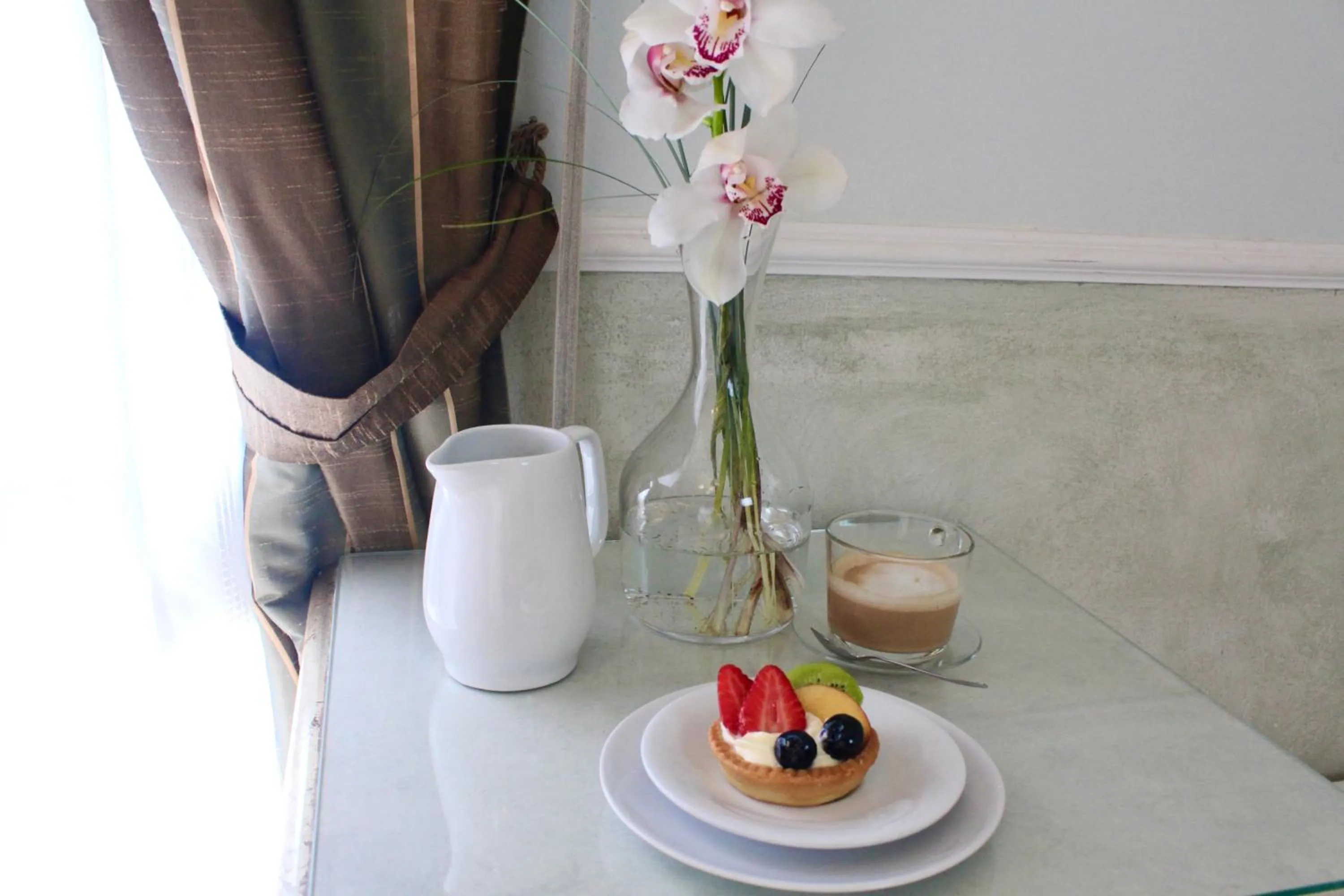 Food and drinks in Hotel Tahiti