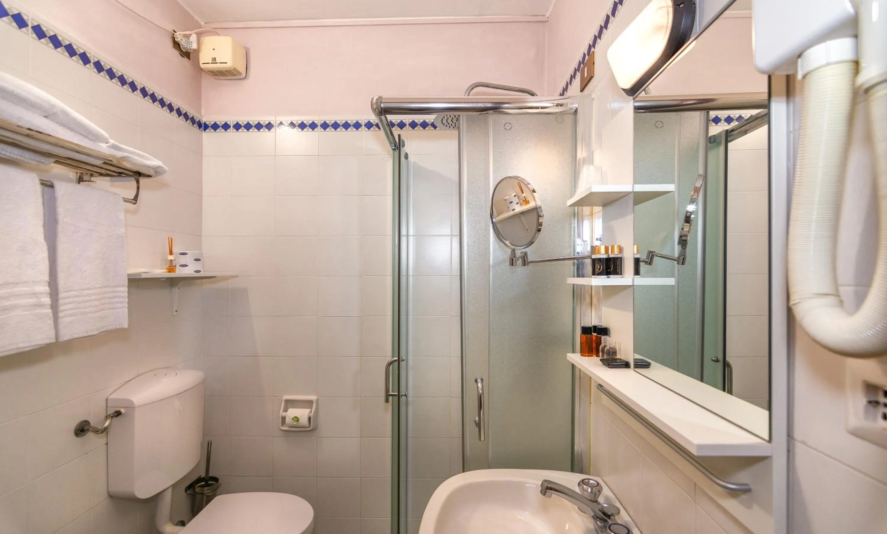 Bathroom in Hotel Tahiti