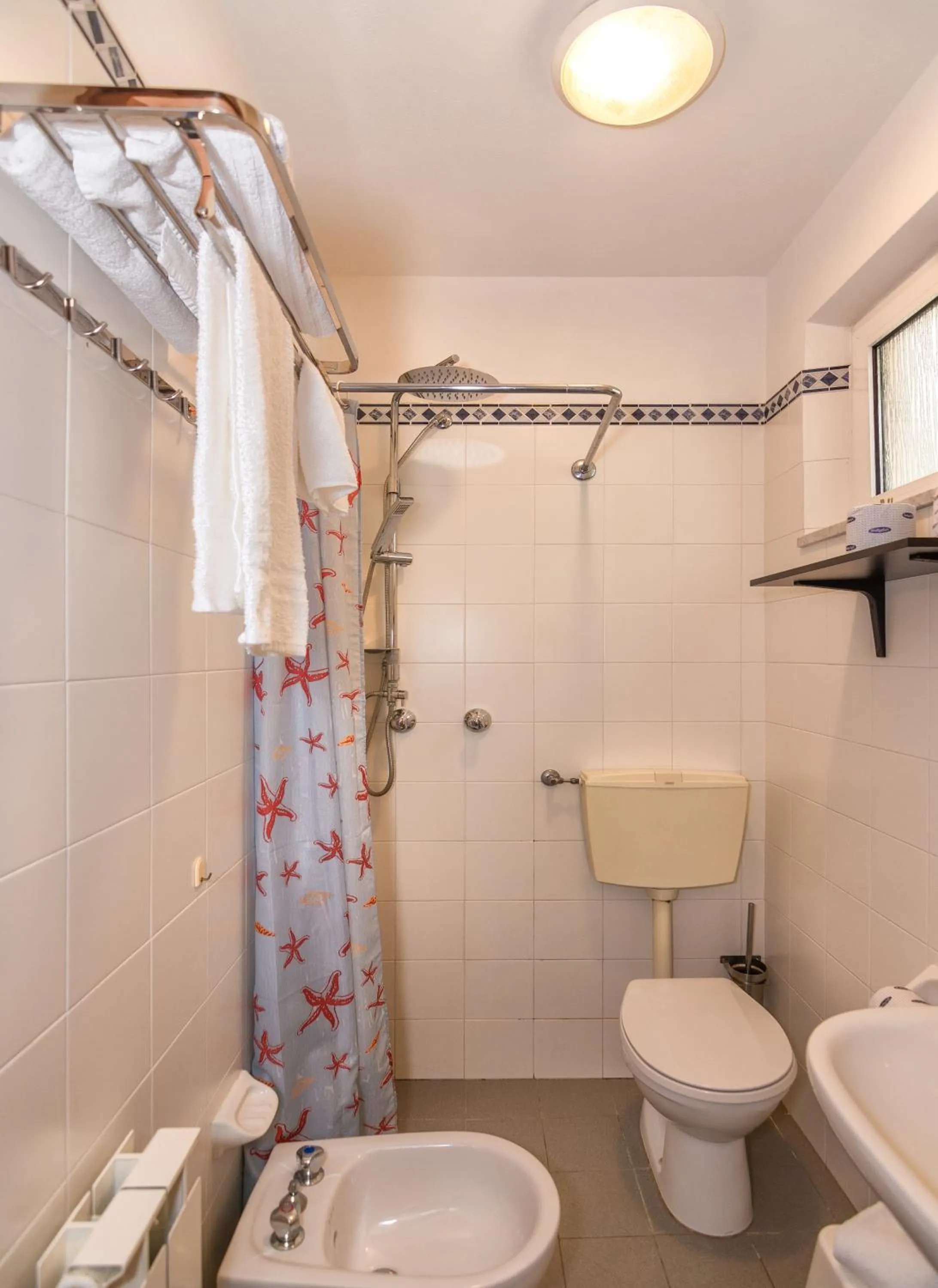 Bathroom in Hotel Tahiti