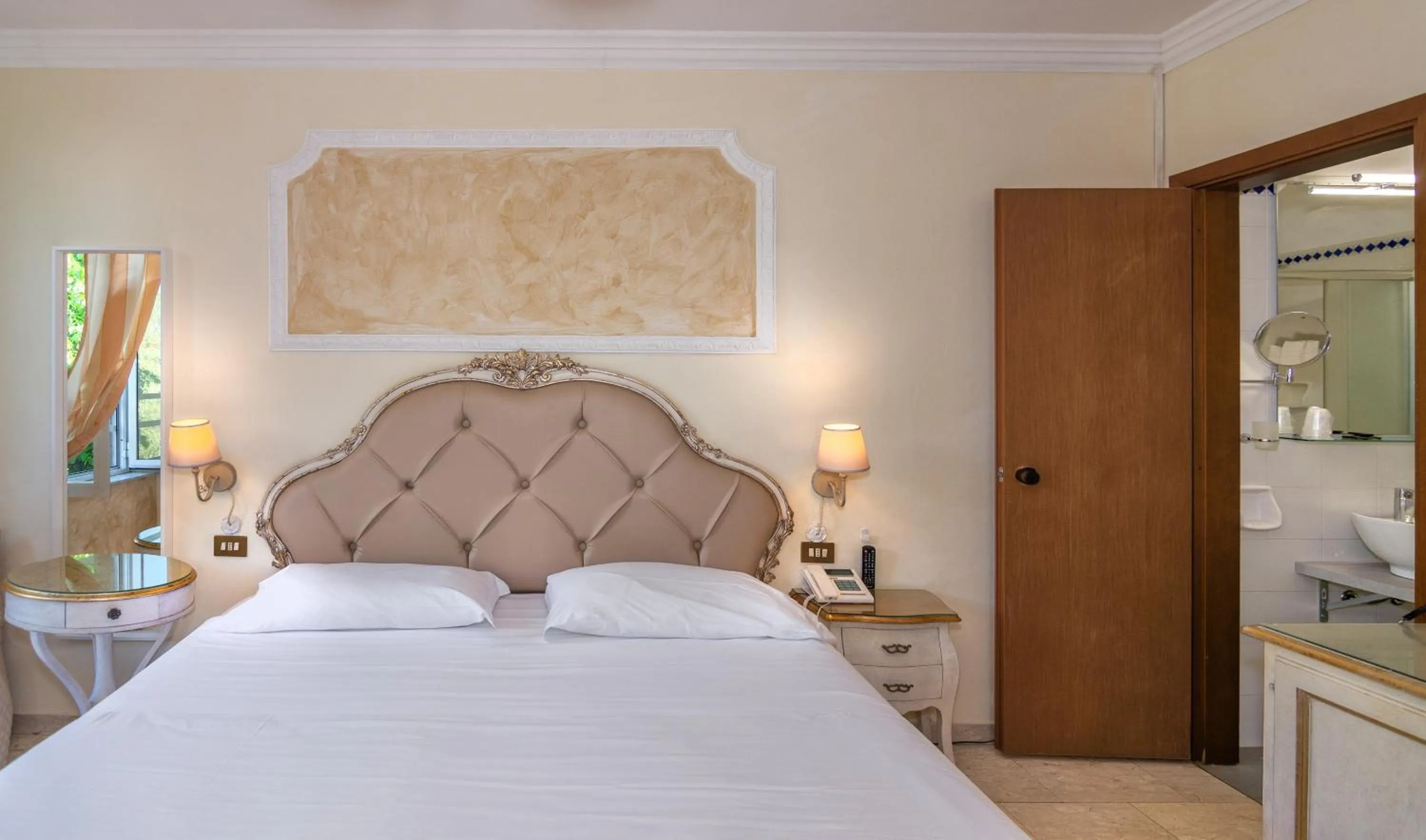 Bedroom, Bed in Hotel Tahiti