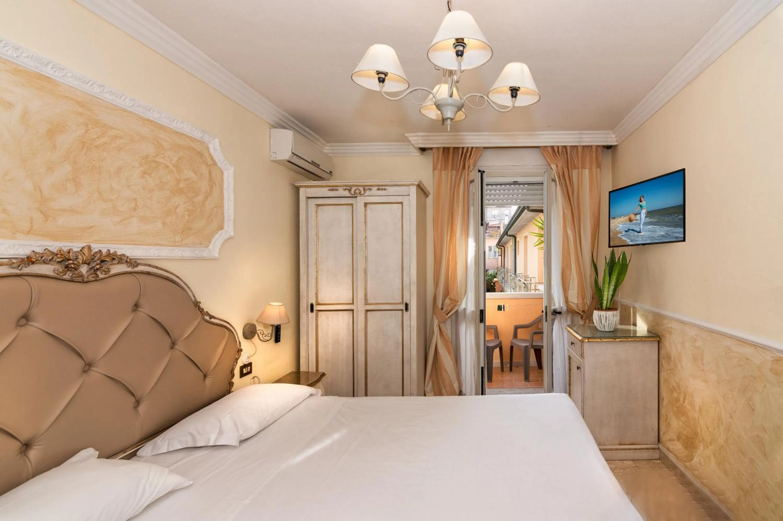 Bedroom, Bed in Hotel Tahiti