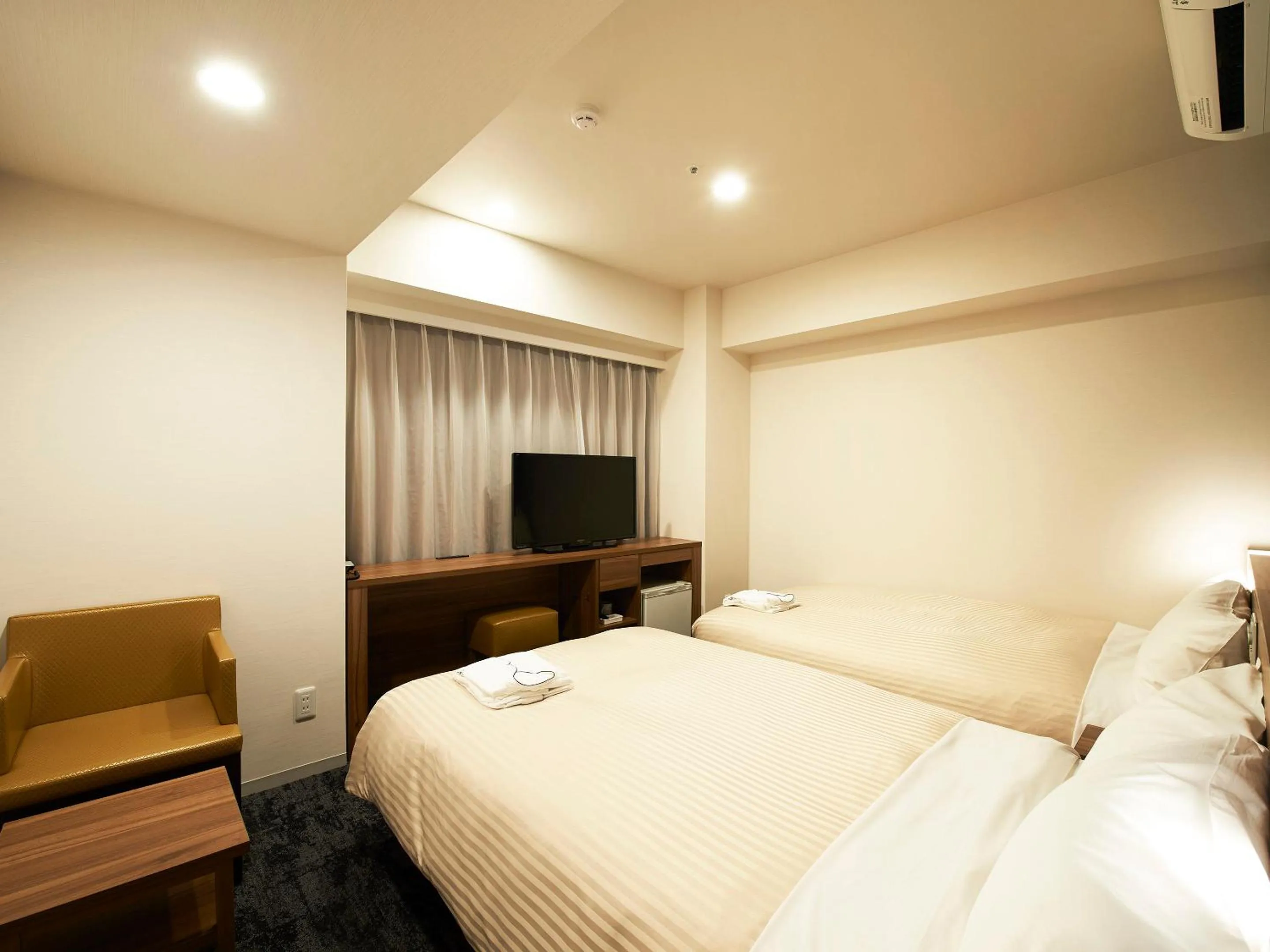 Photo of the whole room, Bed in Sotetsu Fresa Inn Kitahama