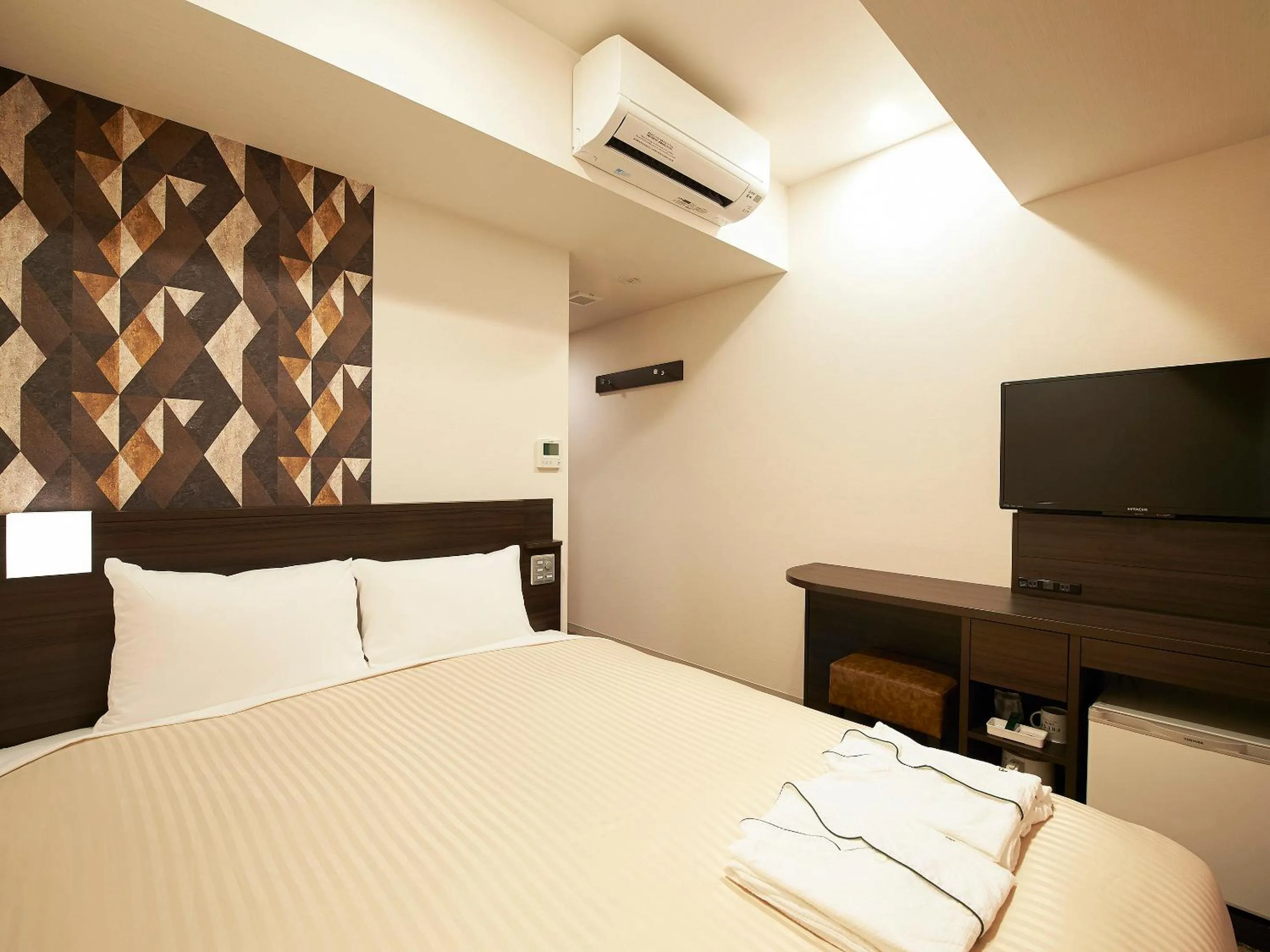 Photo of the whole room, Bed in Sotetsu Fresa Inn Kitahama