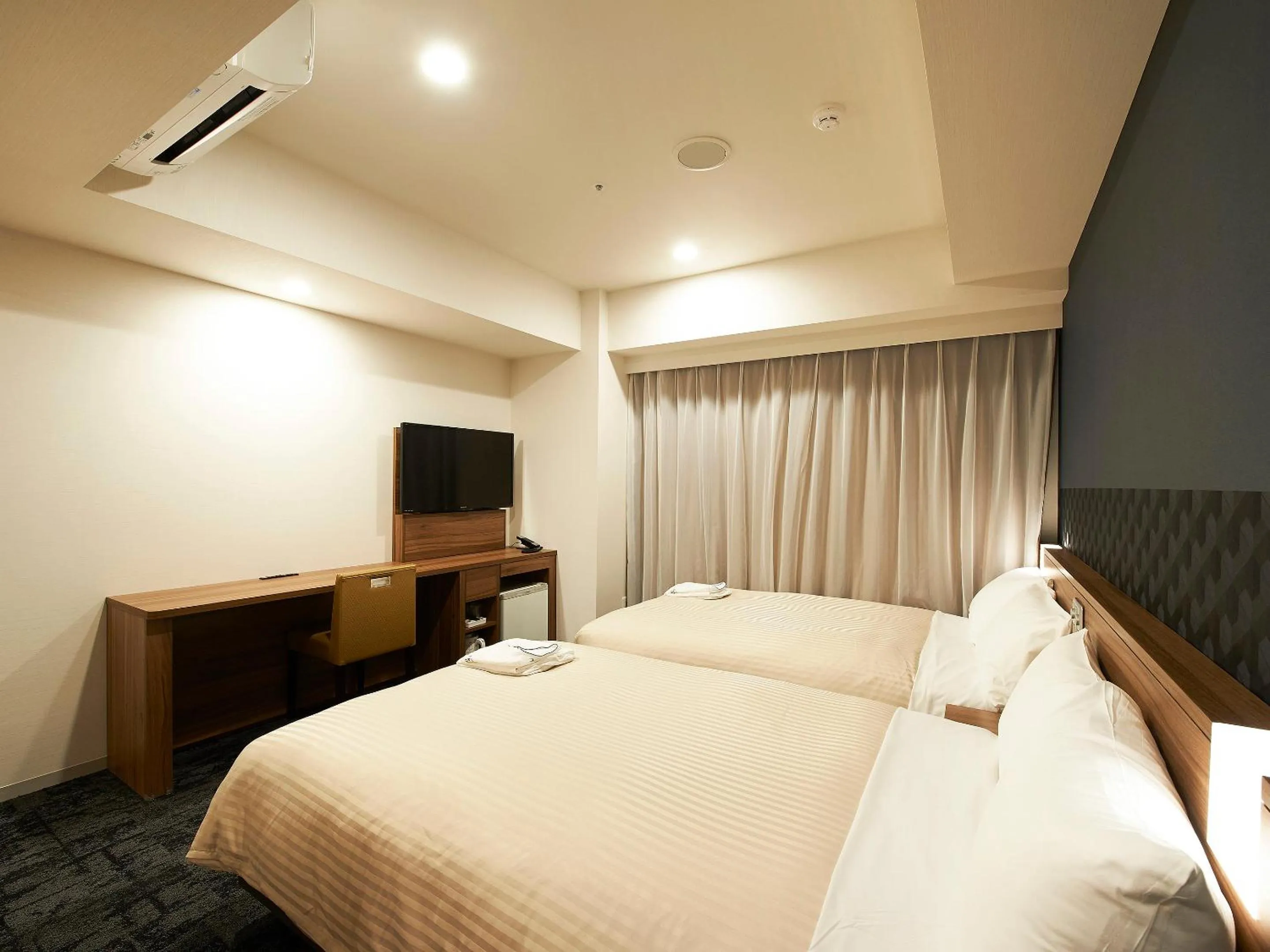 Photo of the whole room, Bed in Sotetsu Fresa Inn Kitahama