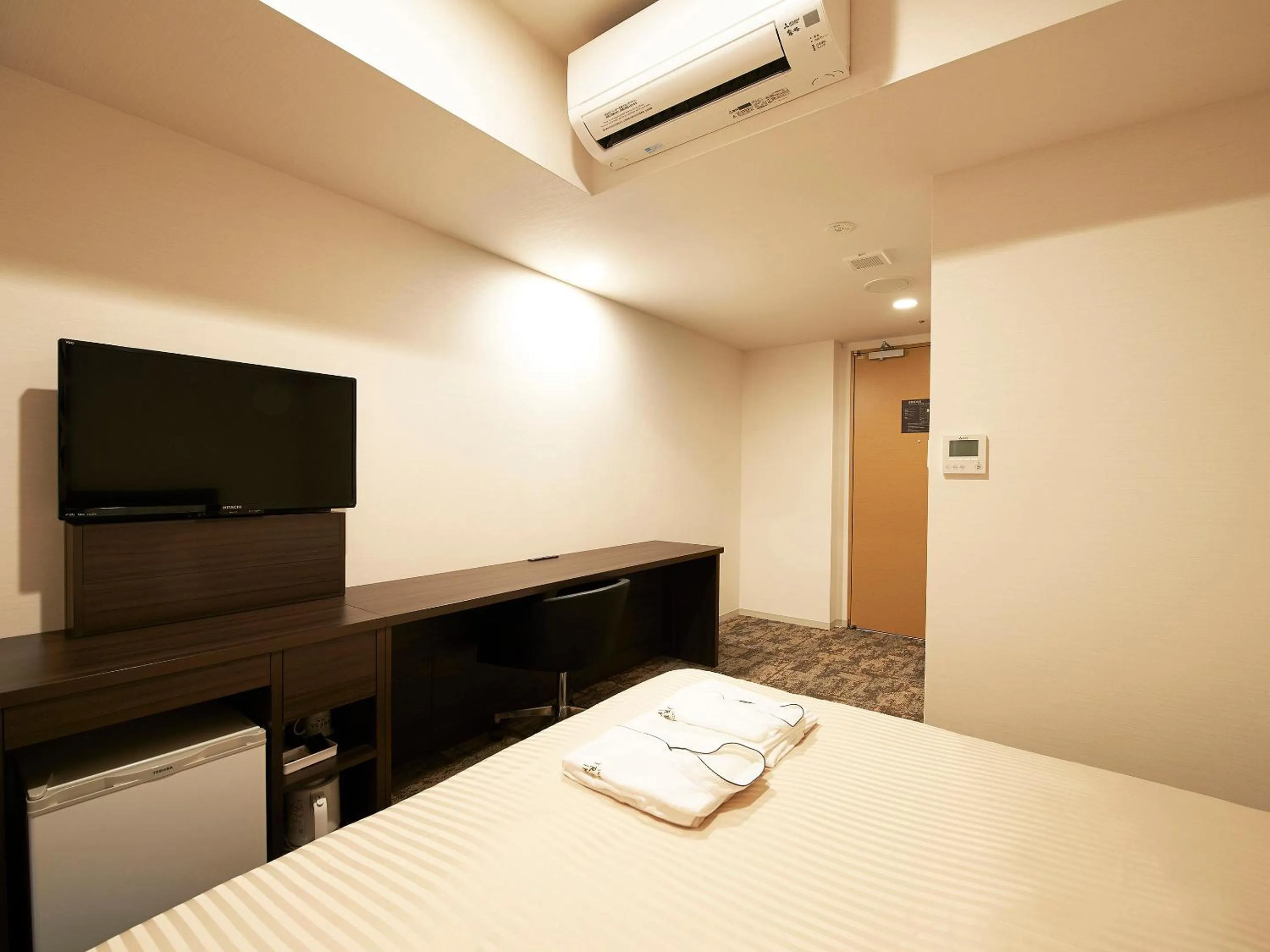 Photo of the whole room, Bed in Sotetsu Fresa Inn Kitahama