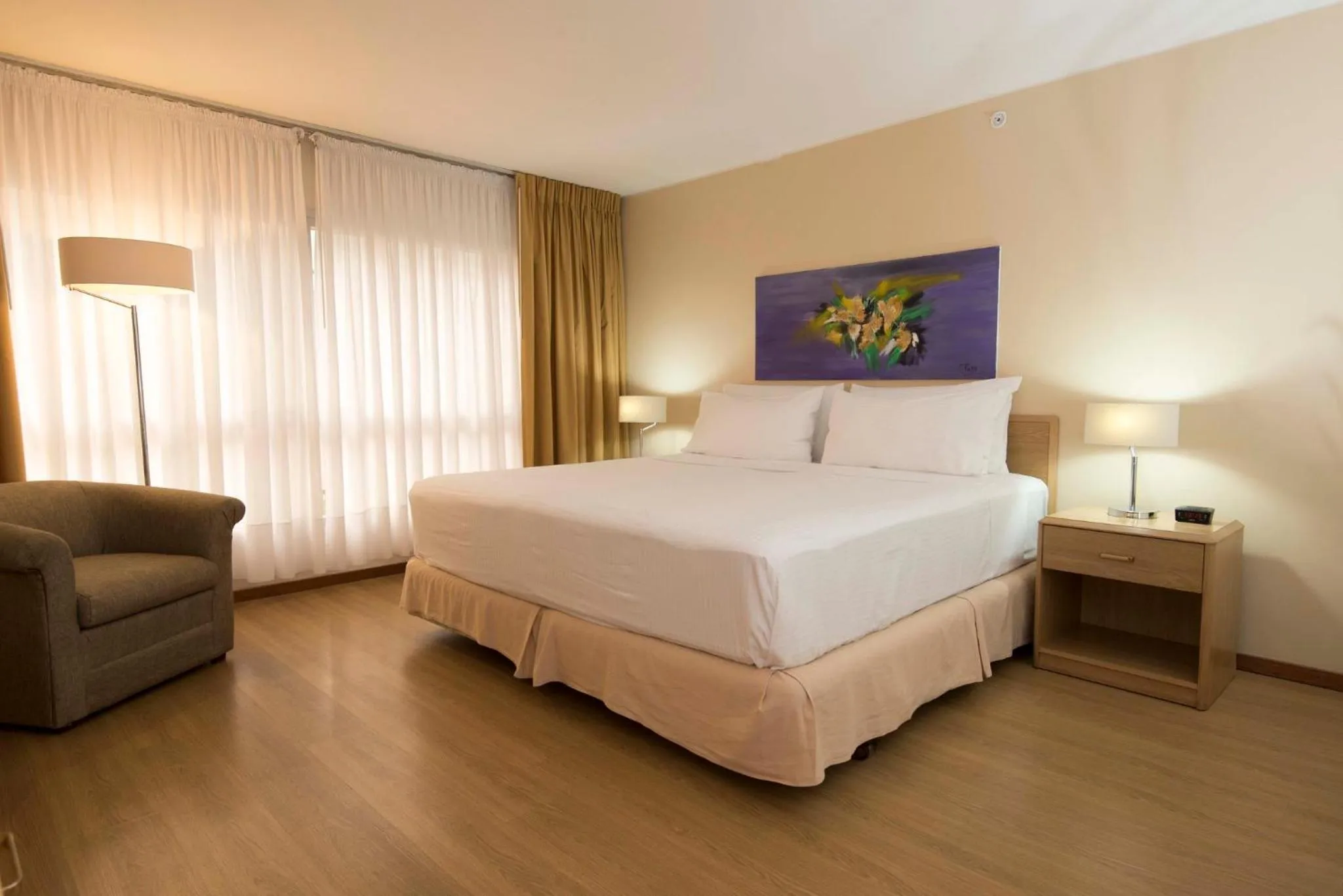 Photo of the whole room, Bed in Holiday Inn Montevideo by IHG