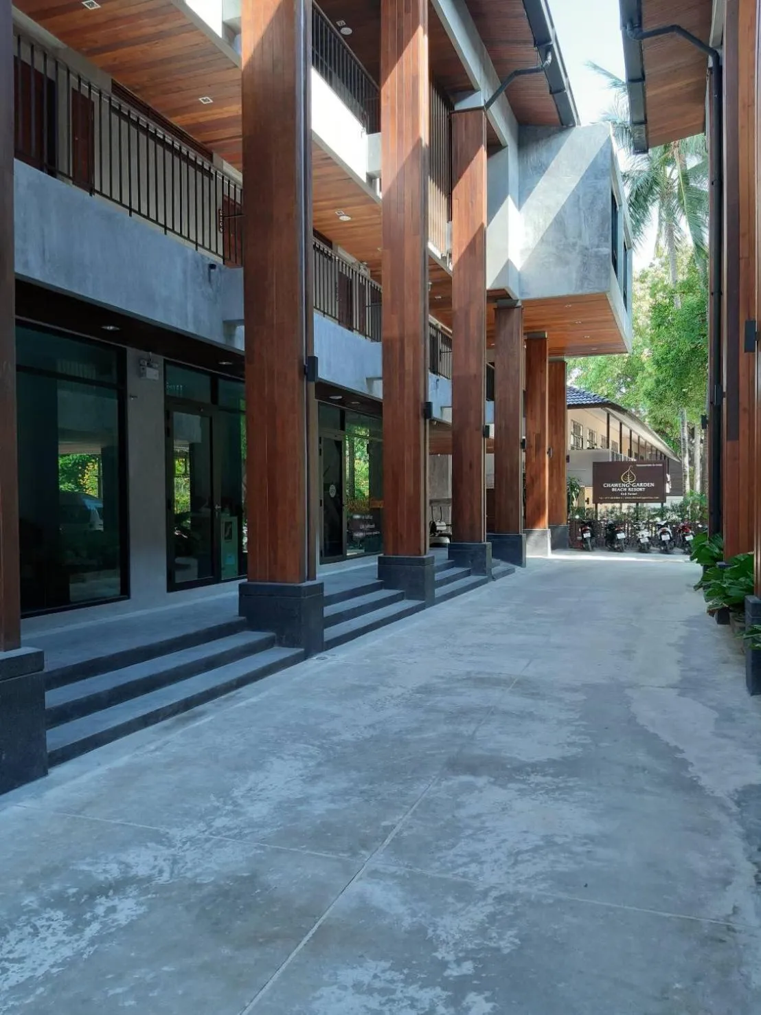 Patio in J4 Samui Hotel - SHA Plus