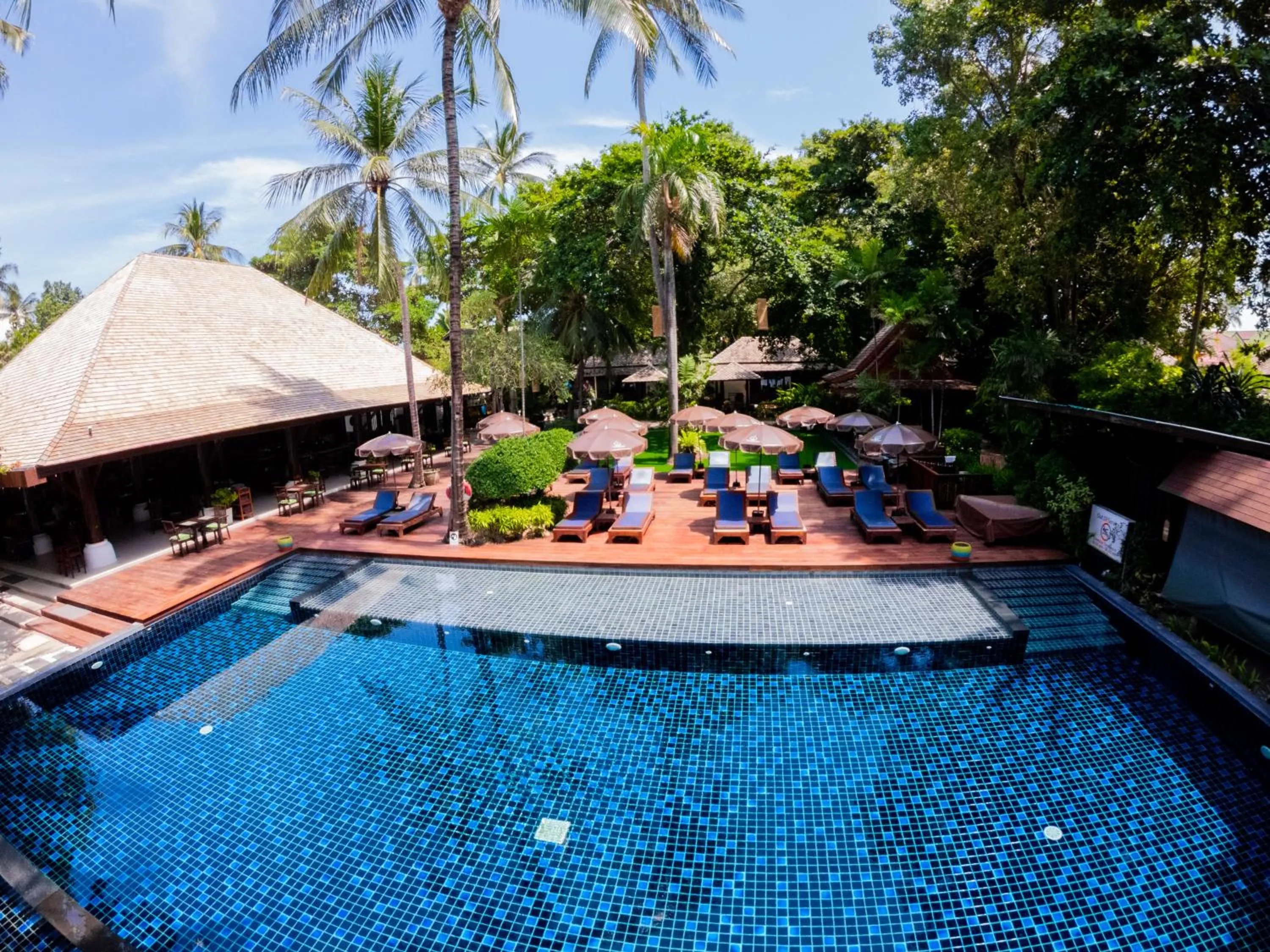 Swimming pool in J4 Samui Hotel - SHA Plus