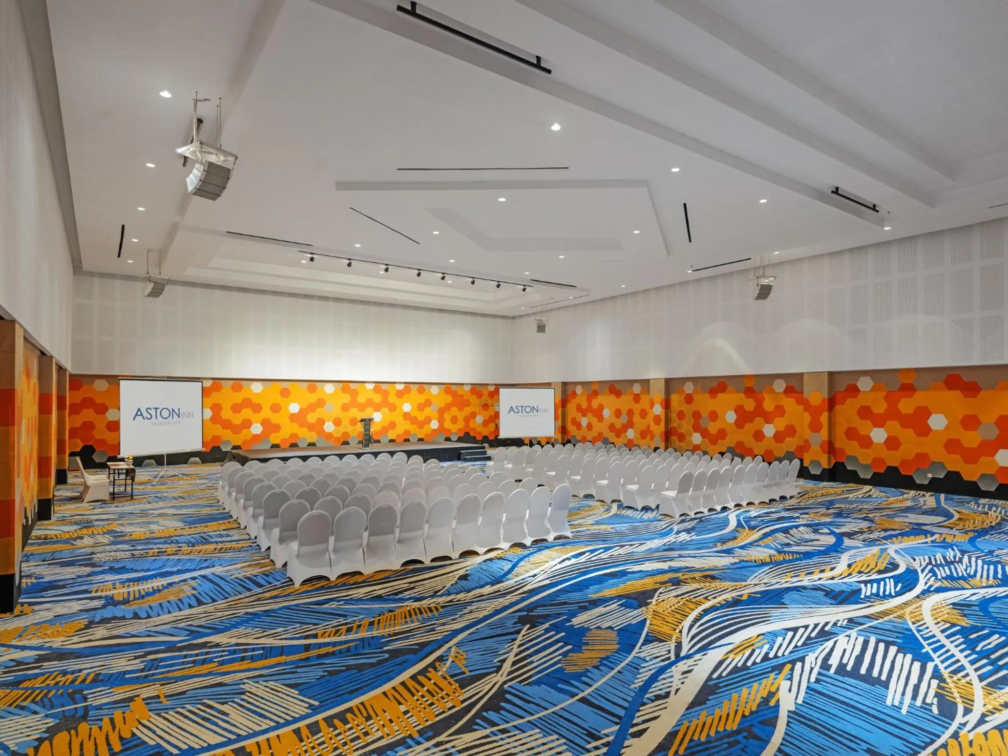 Meeting/conference room, Bed in Aston Inn Tasikmalaya