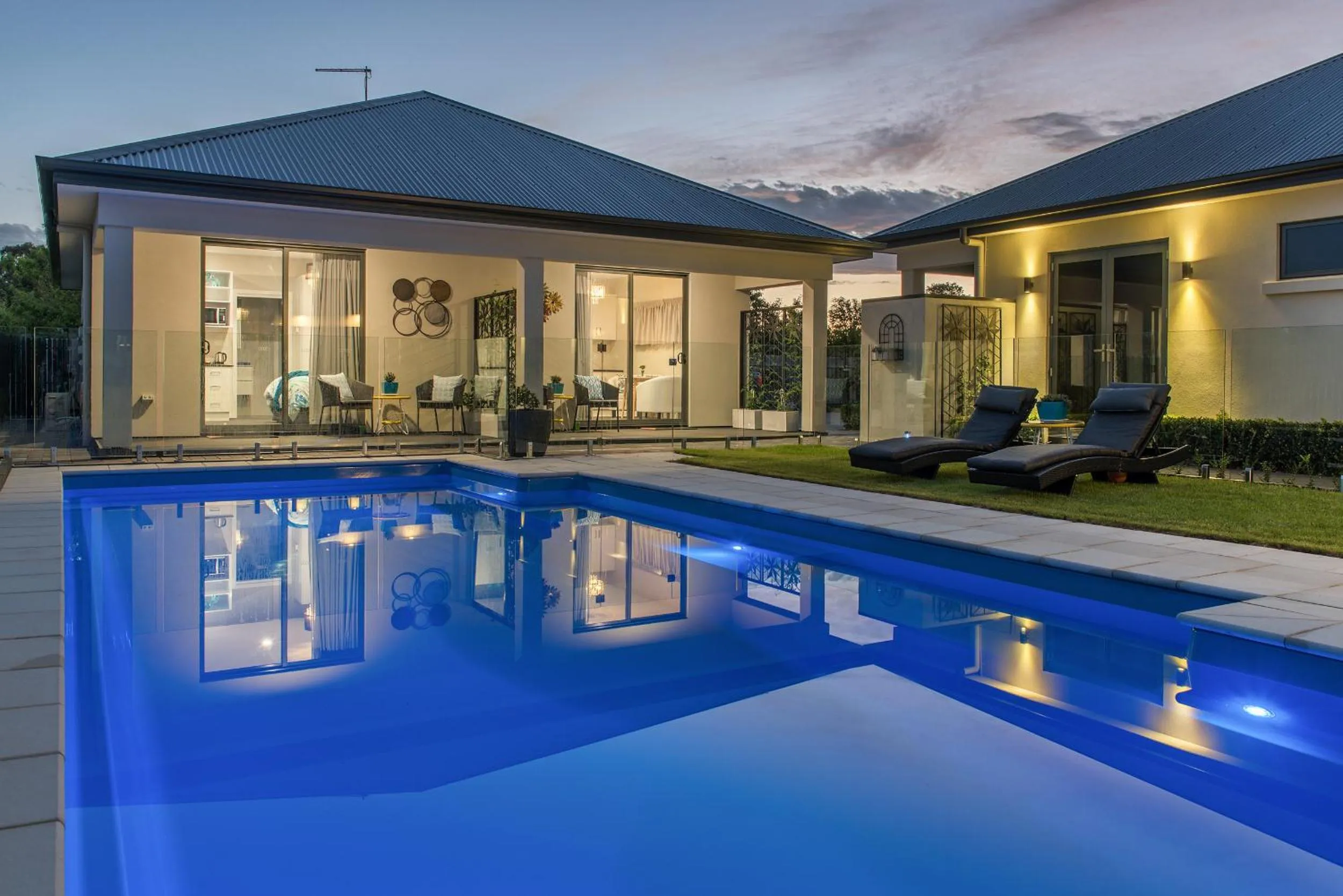 Swimming pool in The Wellington Bed and Breakfast
