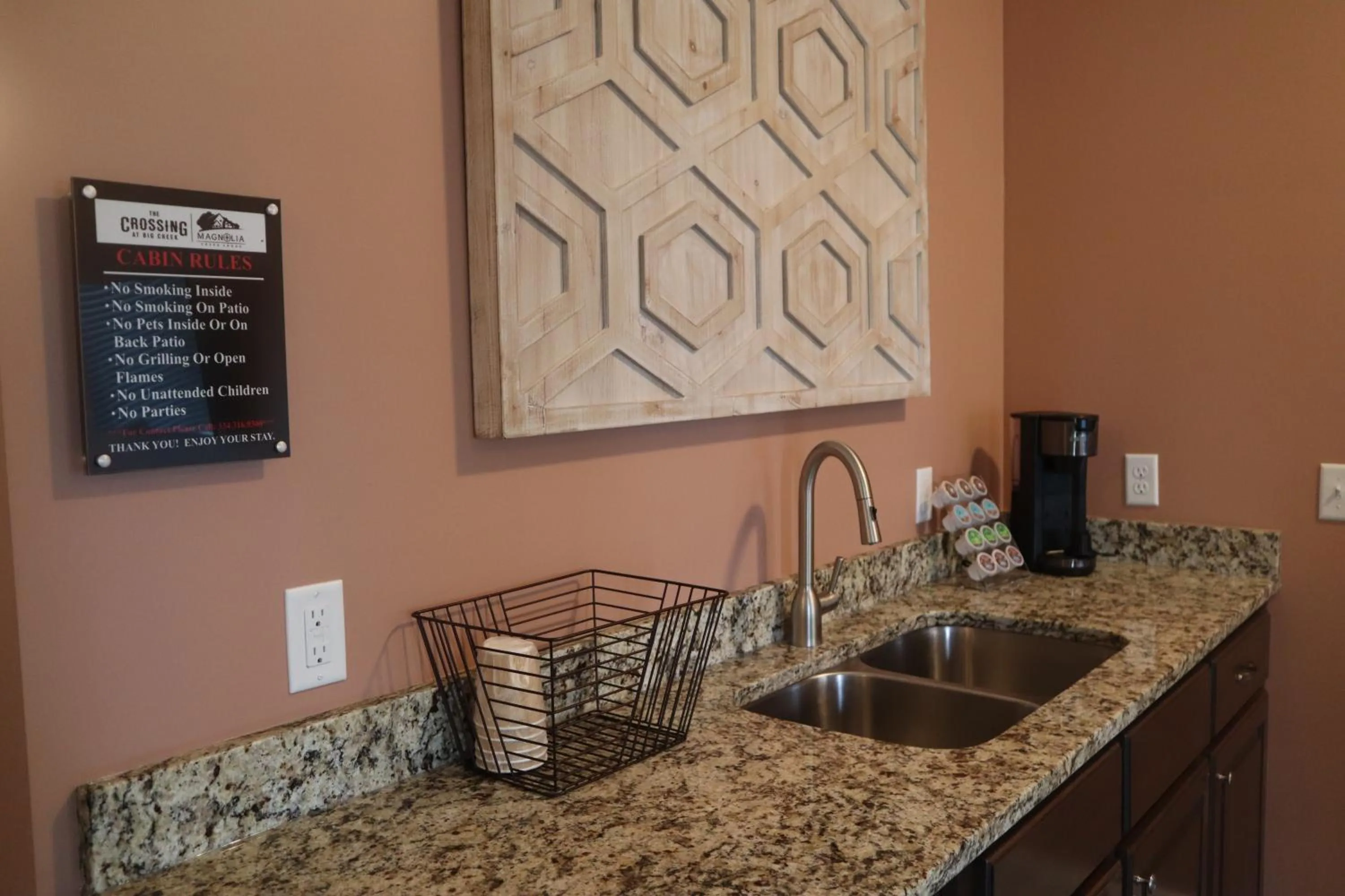 Coffee/tea facilities in Magnolia Creek Lodge